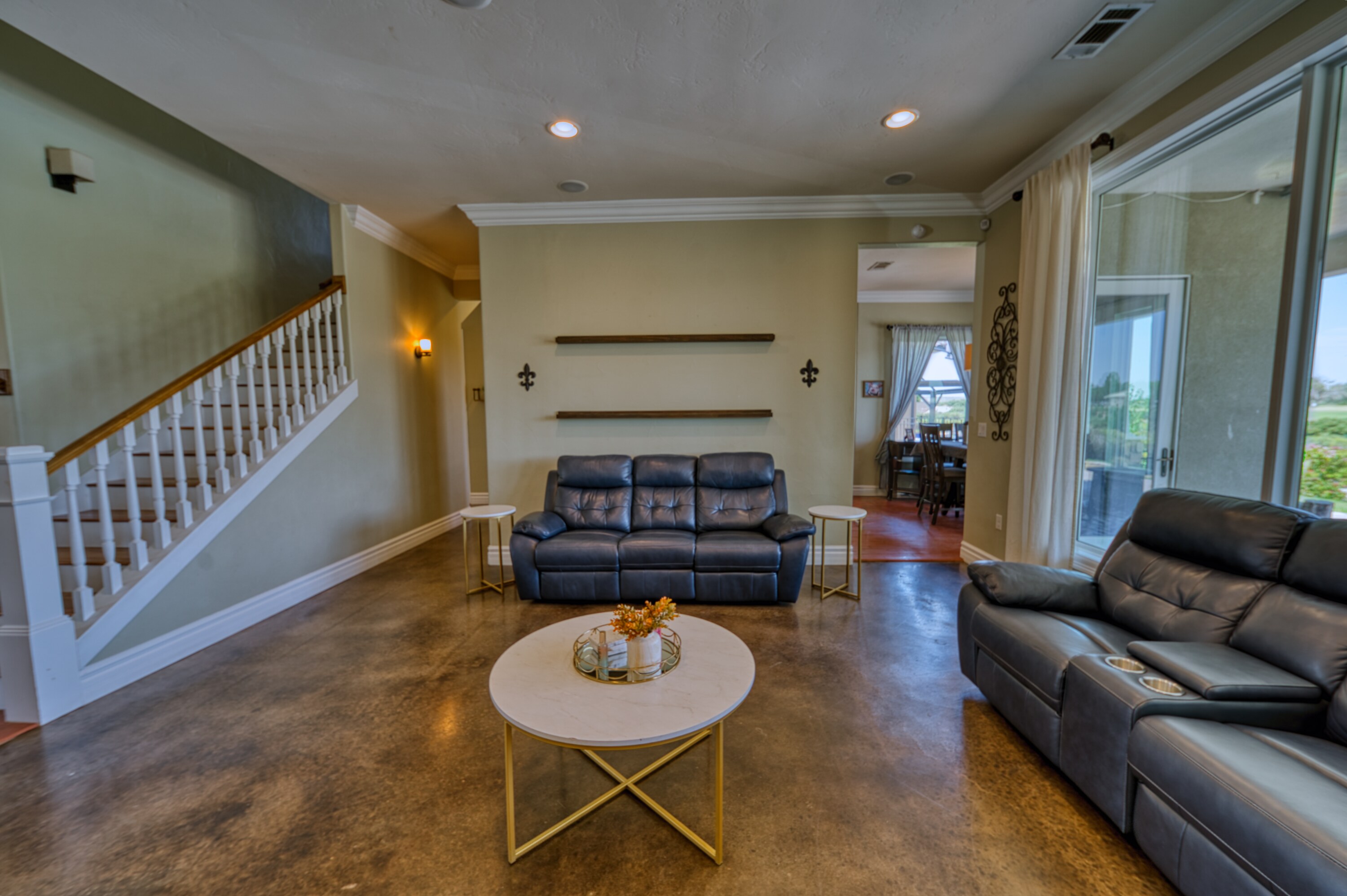 Carlsbad, New Mexico, 88220, United States, 5 Bedrooms Bedrooms, ,4 BathroomsBathrooms,Residential,For Sale,1974334