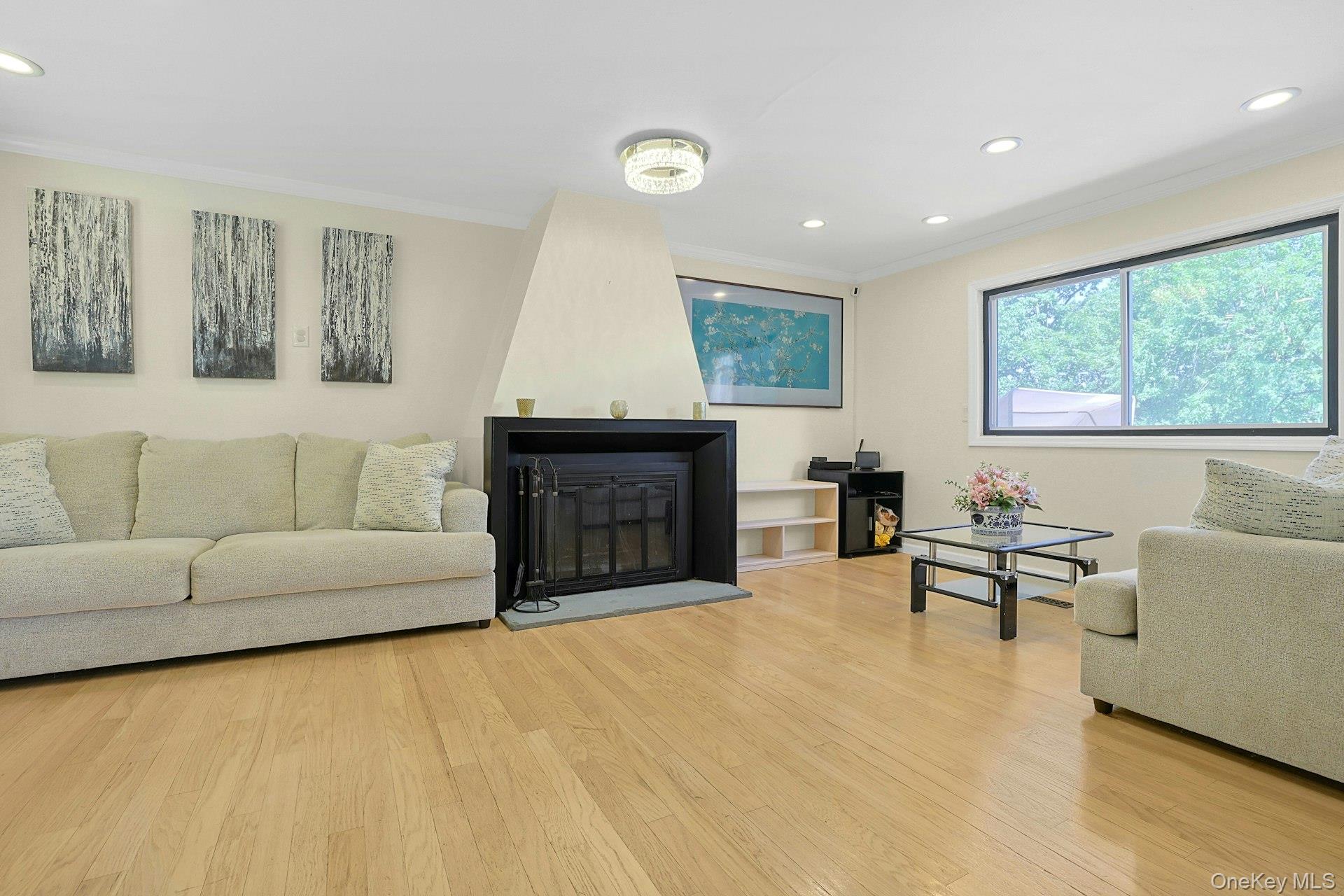 Tarrytown, New York, 10591, United States, 4 Bedrooms Bedrooms, ,3 BathroomsBathrooms,Residential,For Sale,1939396