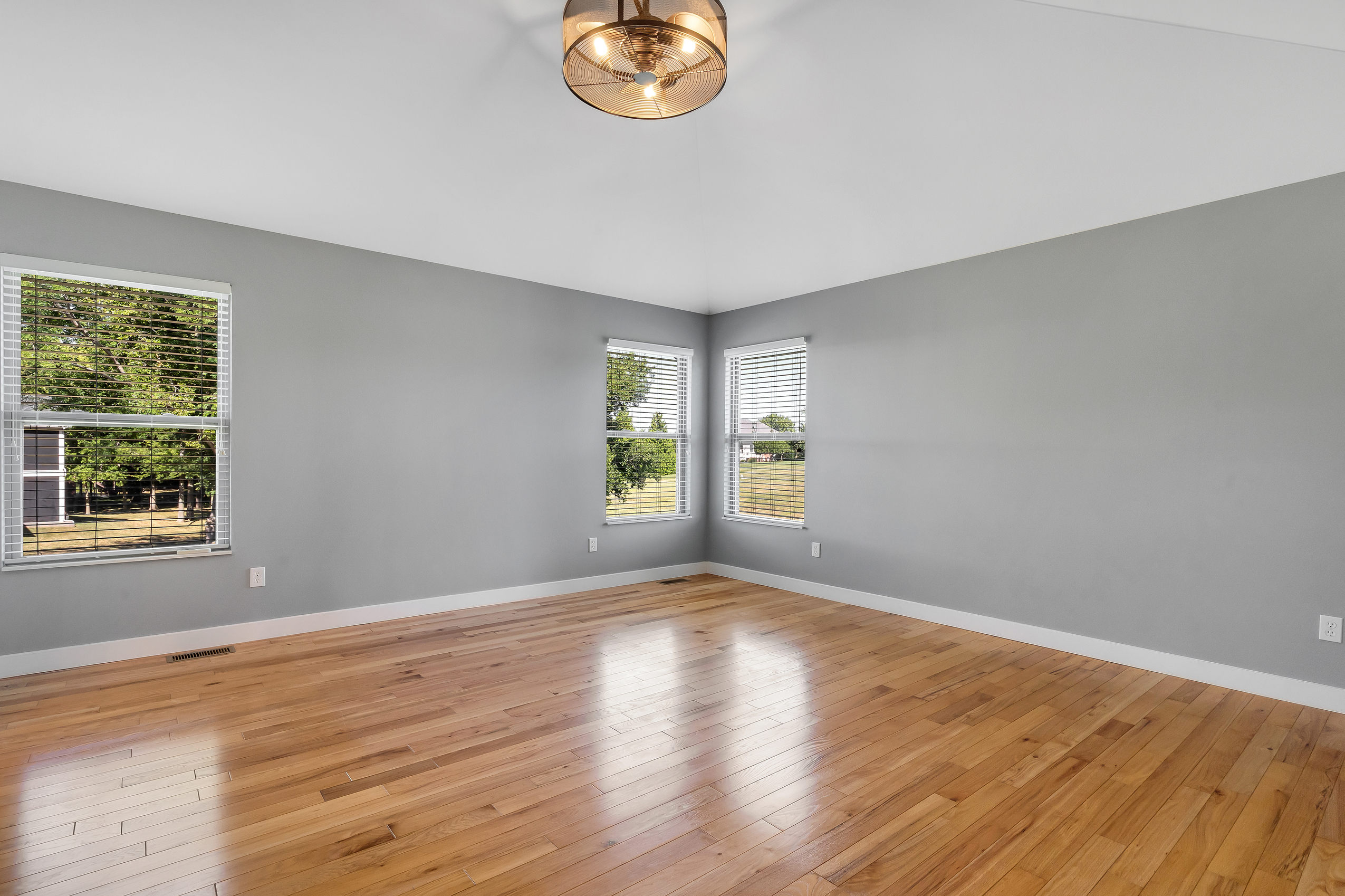 Waterloo, Illinois, 62298, United States, 5 Bedrooms Bedrooms, ,4 BathroomsBathrooms,Residential,For Sale,1978838