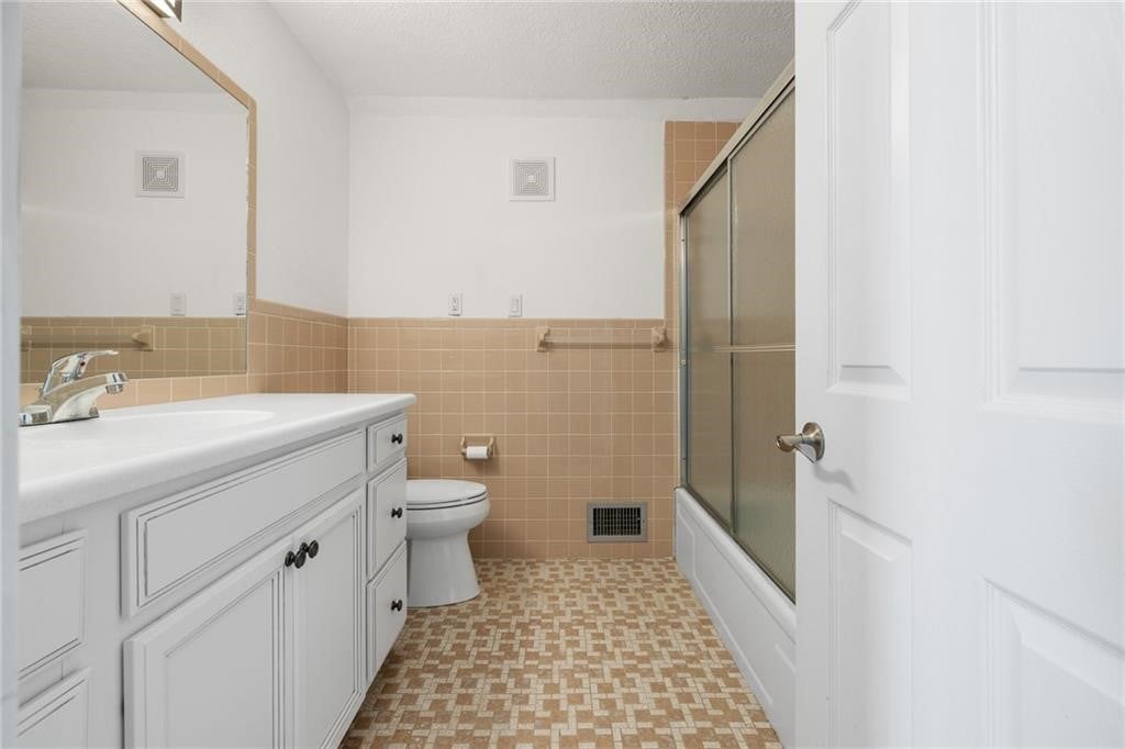 Harrison, Arkansas, 72601, United States, 4 Bedrooms Bedrooms, ,4 BathroomsBathrooms,Residential,For Sale,1993048