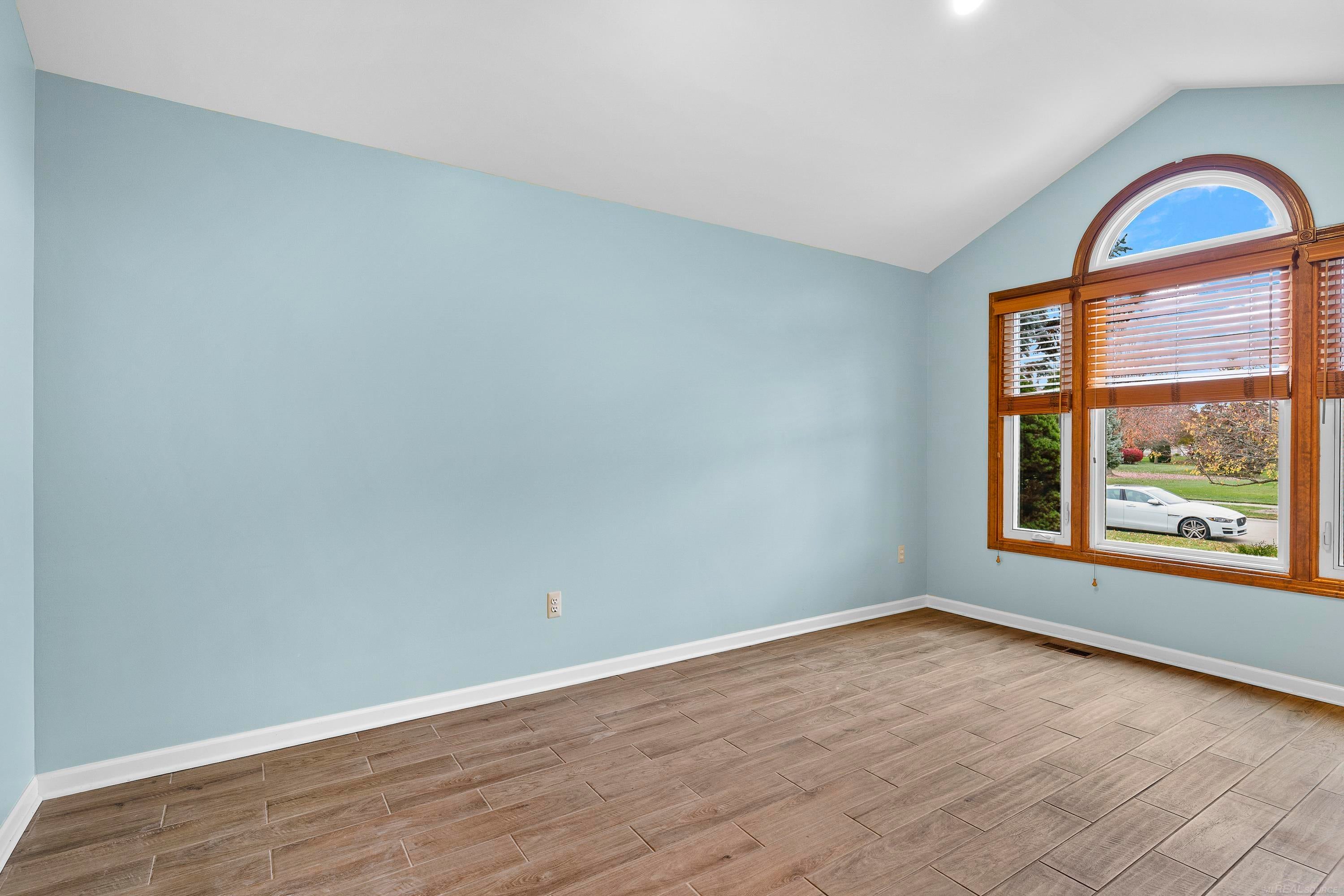 Shelby Twp, Michigan, 48315, United States, 4 Bedrooms Bedrooms, ,4 BathroomsBathrooms,Residential,For Sale,1987428