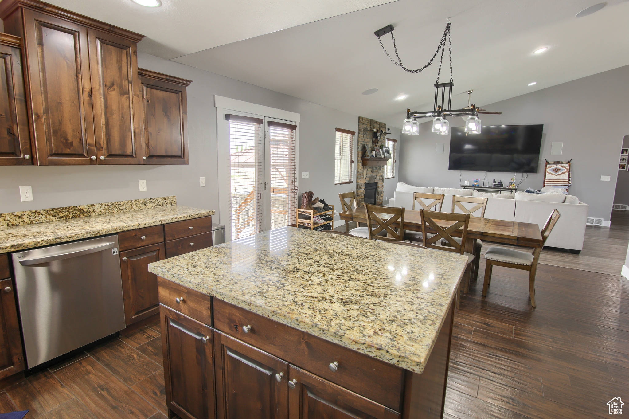 Grantsville, Utah, 84029, United States, 5 Bedrooms Bedrooms, ,4 BathroomsBathrooms,Residential,For Sale,1793991