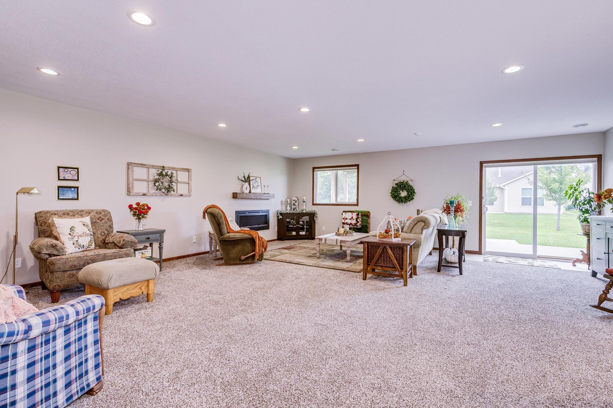 Blaine, Minnesota, 55434, United States, 3 Bedrooms Bedrooms, ,2 BathroomsBathrooms,Residential,For Sale,1933012