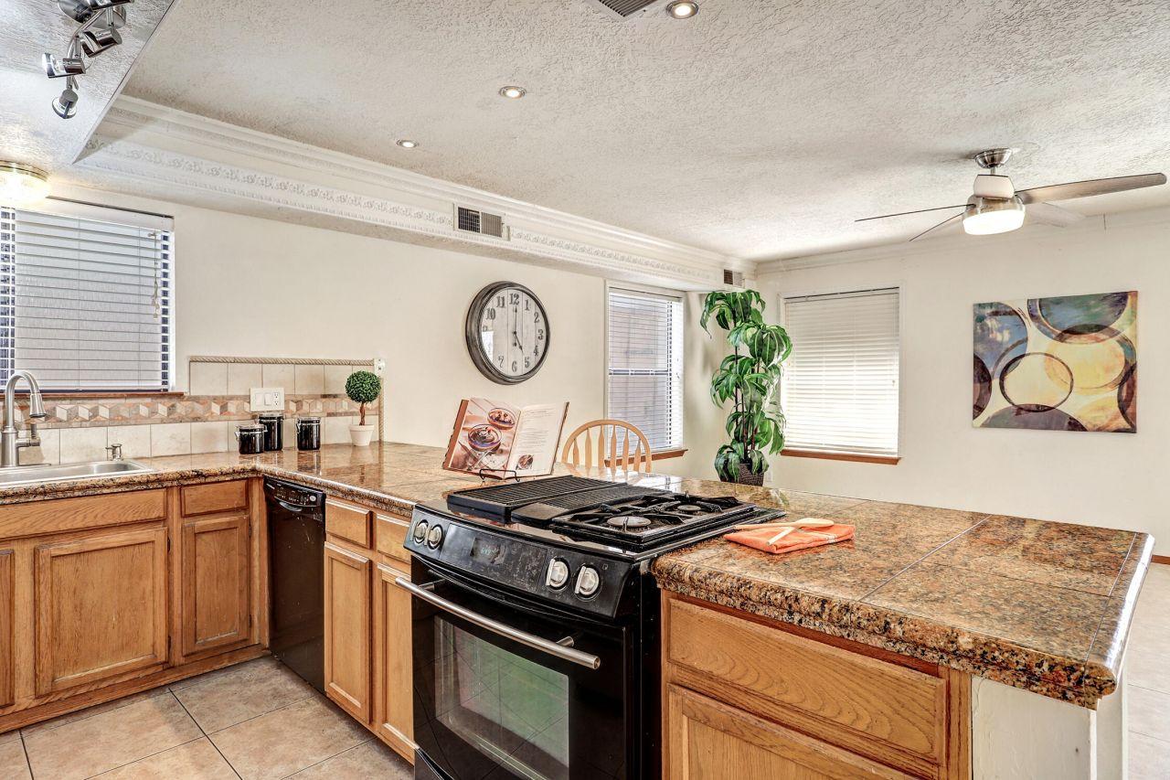 Albuquerque, New Mexico, 87122, United States, 3 Bedrooms Bedrooms, ,3 BathroomsBathrooms,Residential,For Sale,1768217