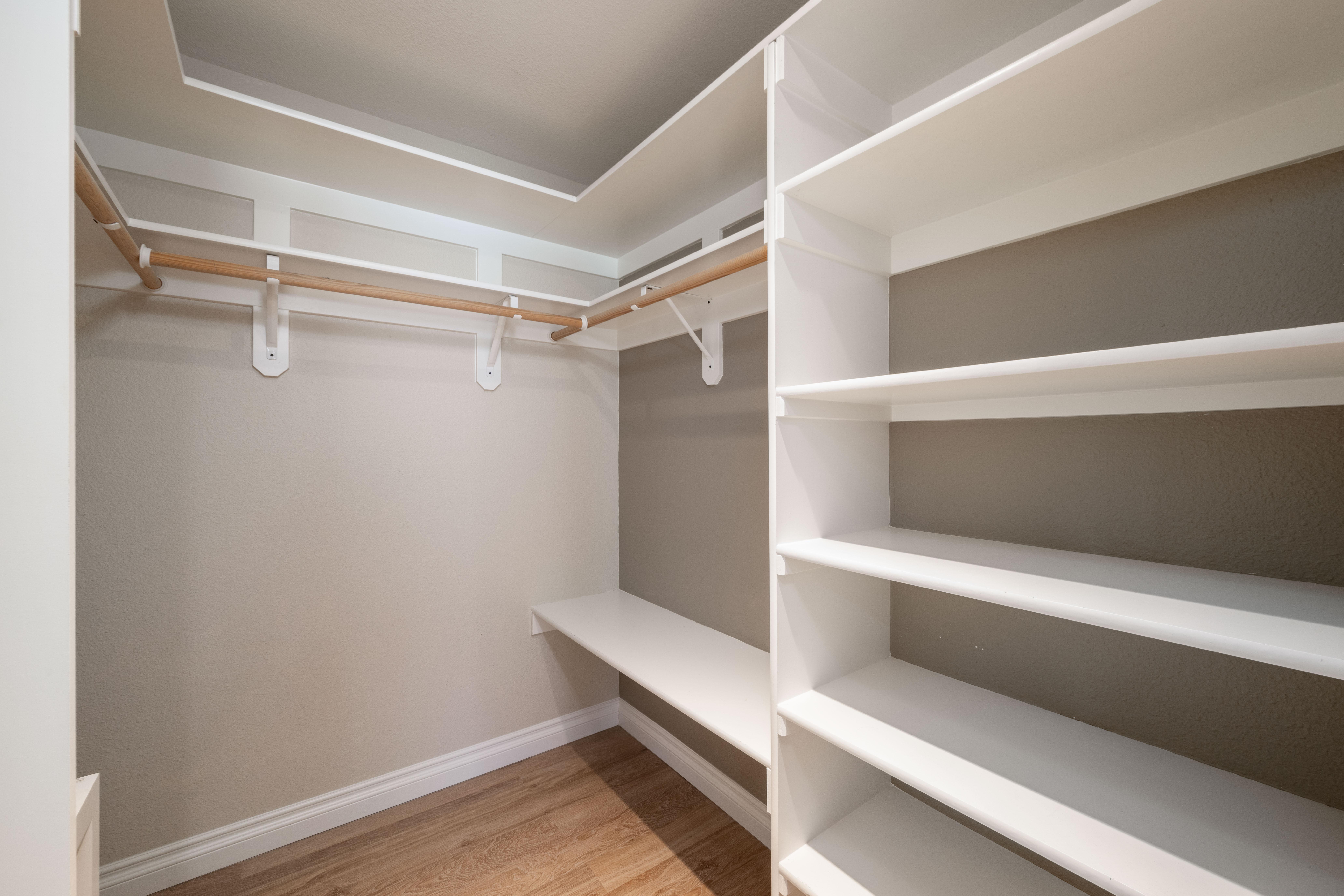  ROOM FOR SHOP/ POOL. IMMACULATELY CARED FOR HOME - 物件實景