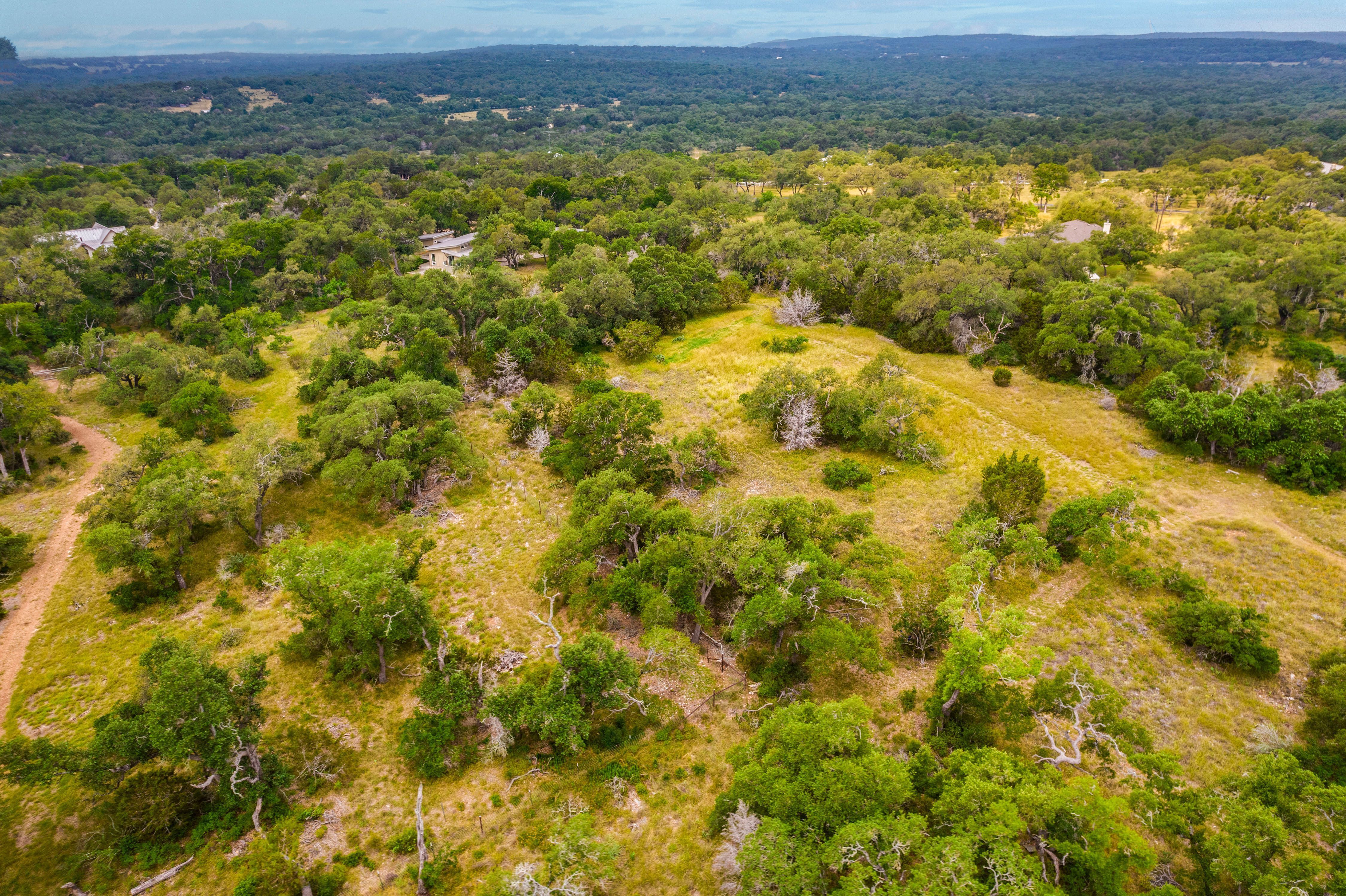  A Modern Hill Country Retreat on 5 Lush Acres - 物件實景