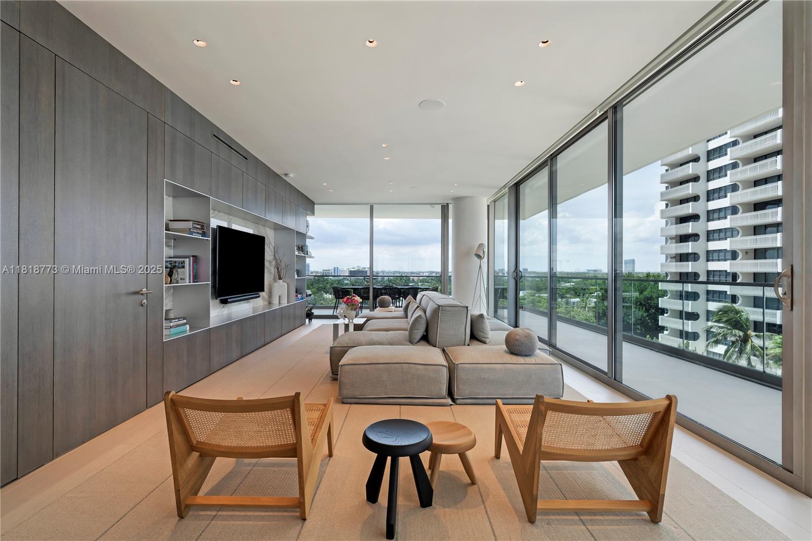 Bal Harbour, Florida, 33154, United States, 4 Bedrooms Bedrooms, ,4 BathroomsBathrooms,Residential,For Sale,1891515