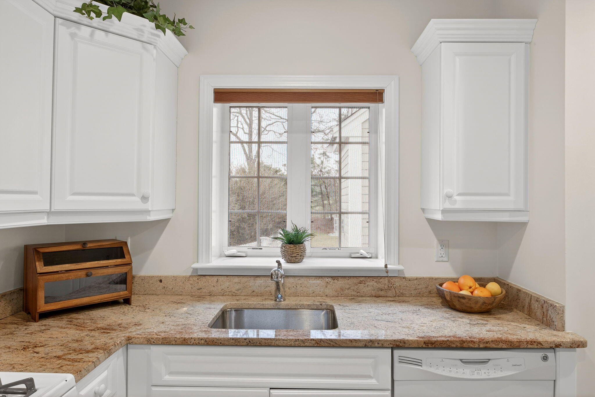  5 Blue Meadow Court, Bourne, MA, 02532 - 物件實景