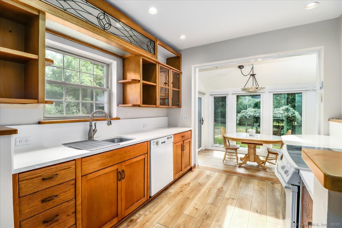 North Haven, Connecticut, 06473, United States, 4 Bedrooms Bedrooms, ,3 BathroomsBathrooms,Residential,For Sale,1940300