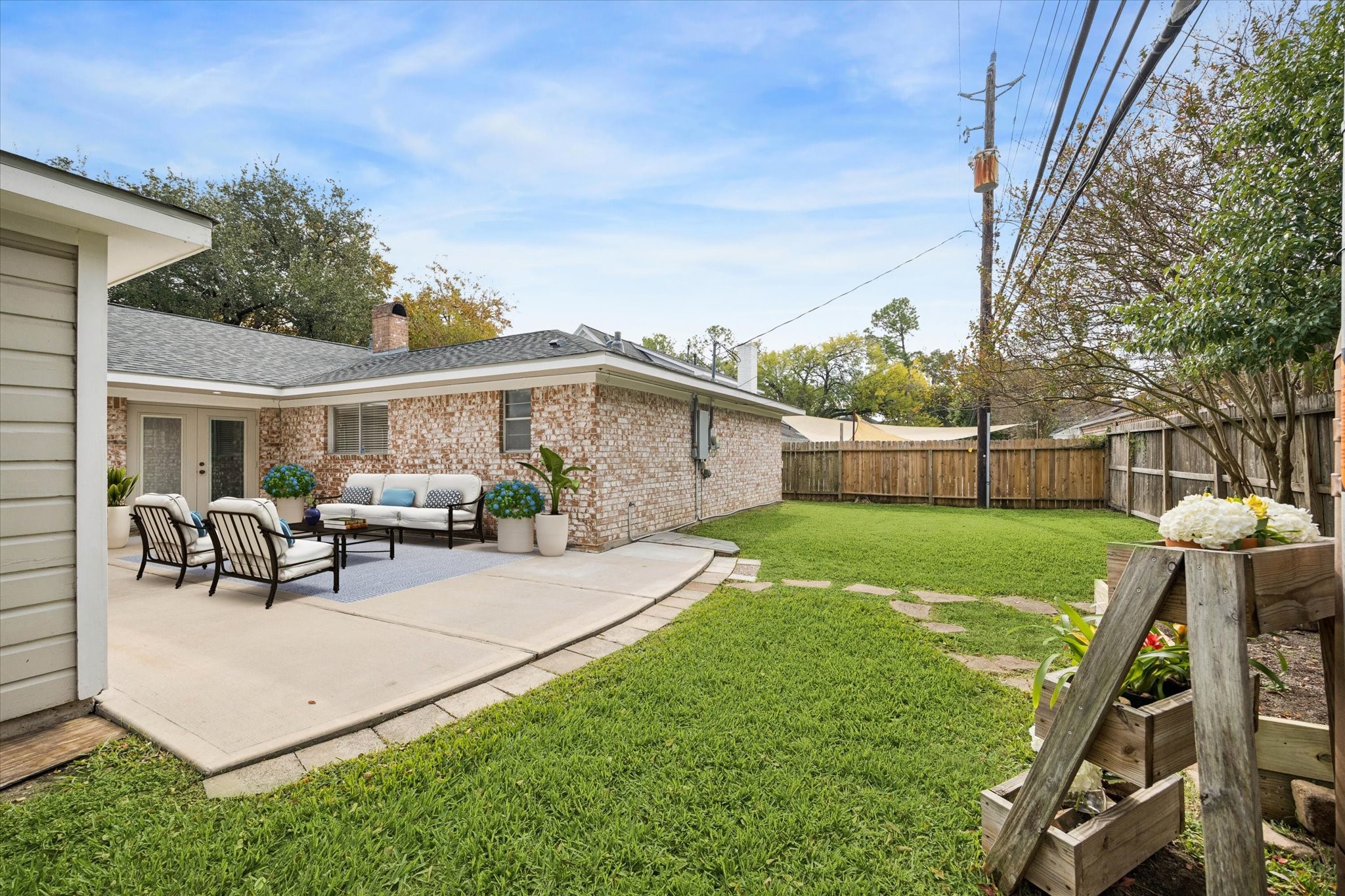  2310 Walnut Bend Lane - 物件實景