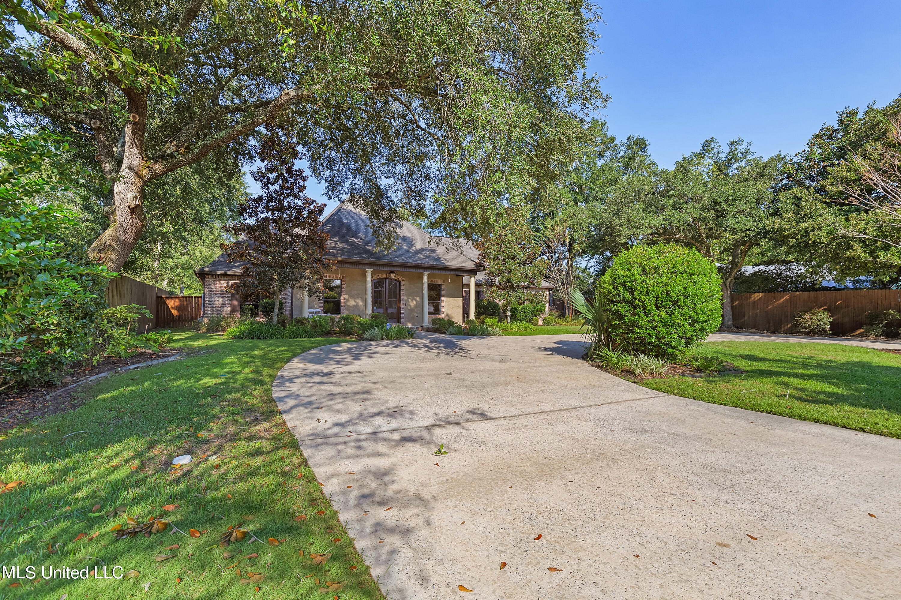 Ocean Springs, Mississippi, 39564, United States, 4 Bedrooms Bedrooms, ,3 BathroomsBathrooms,Residential,For Sale,1978241