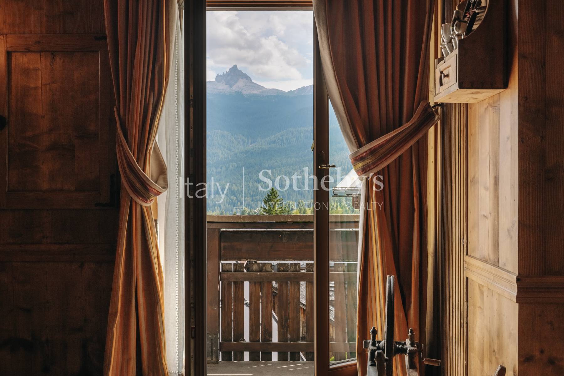  Exclusive property with breathtaking views in the heart of Cortina - 物件實景