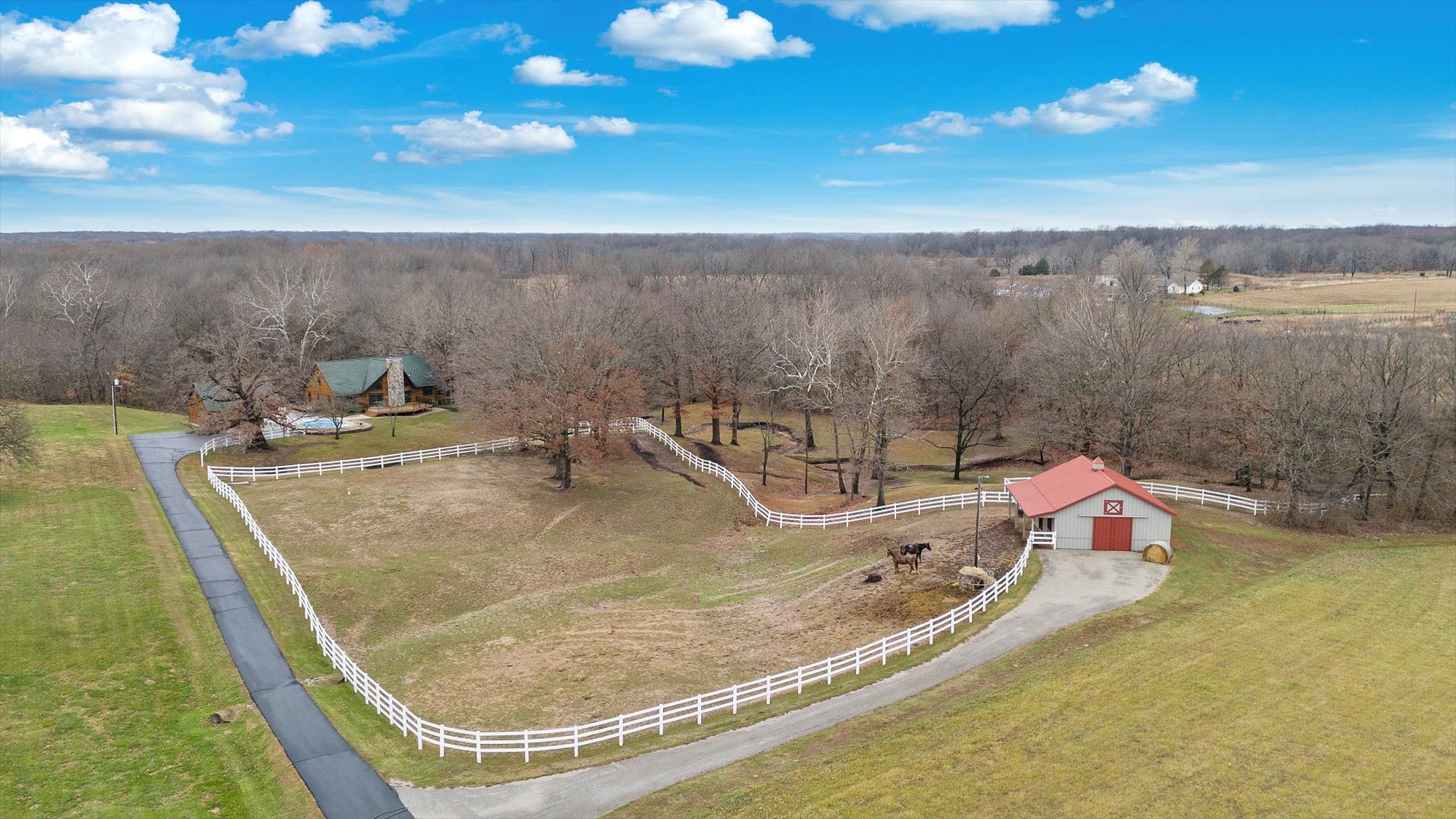 Hillsboro, Illinois, 62049, United States, 4 Bedrooms Bedrooms, ,5 BathroomsBathrooms,Residential,For Sale,1978886