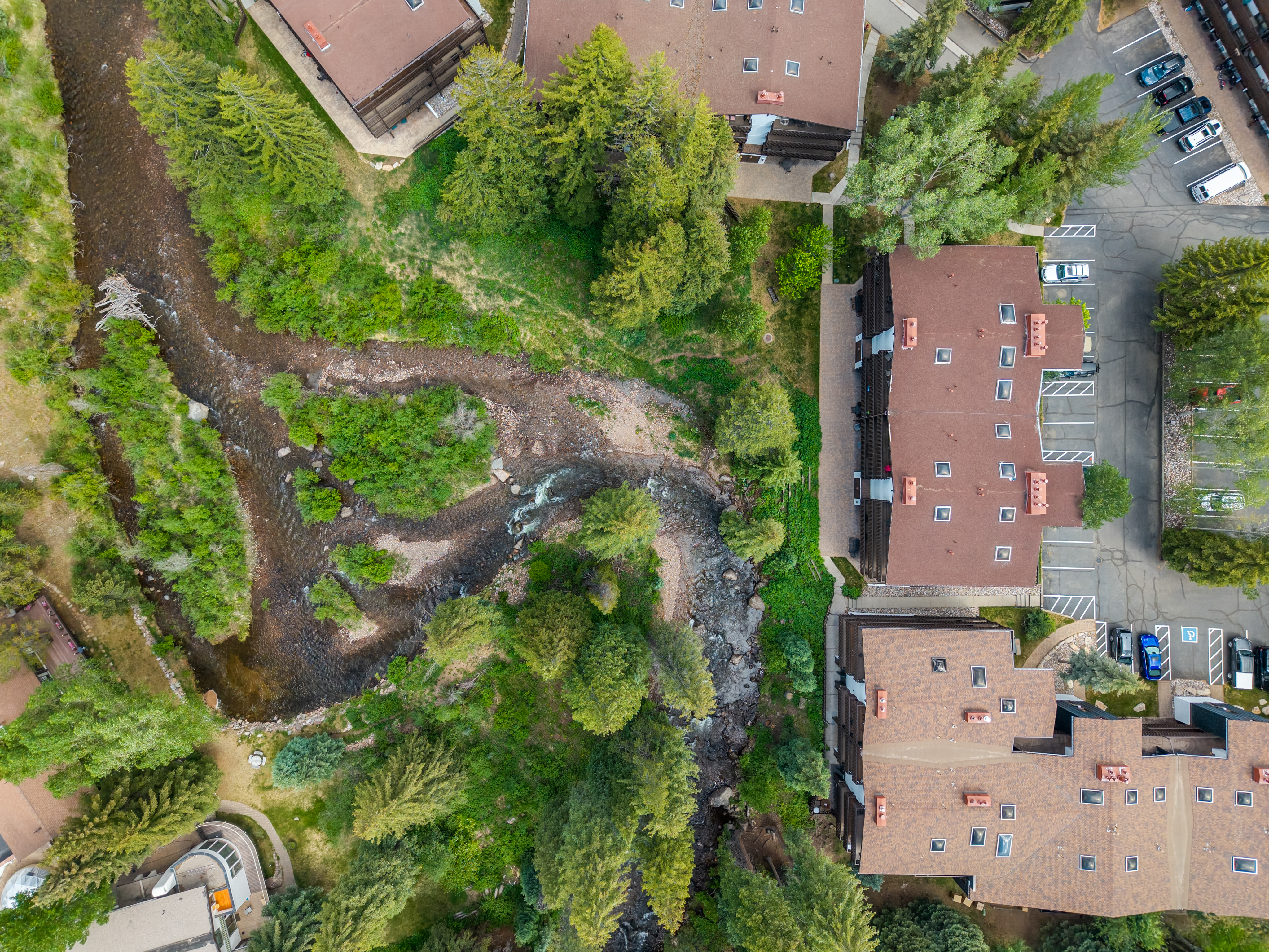  Located a Sweeping Bend of Gore Creek with Resort-Style Amenities - 物件實景