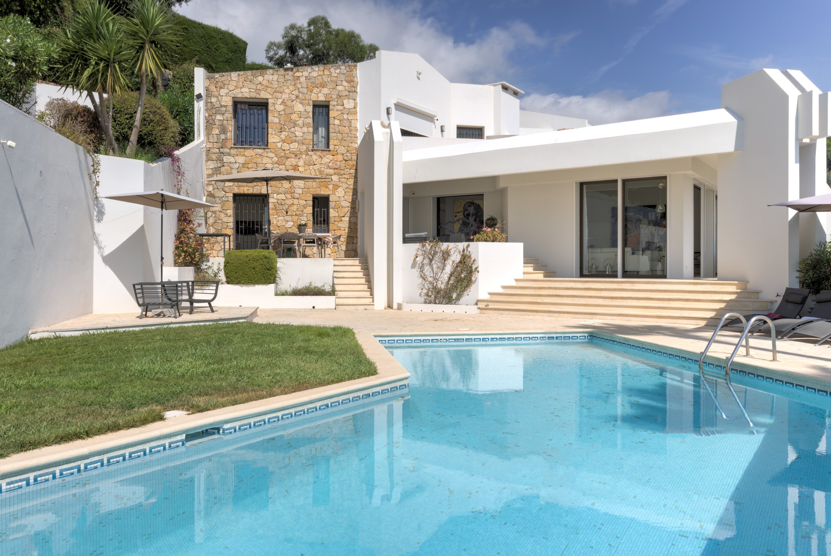  Super Cannes Vallauris, 260 sqm villa with five bedrooms, pool and panoramic se… - 物件實景