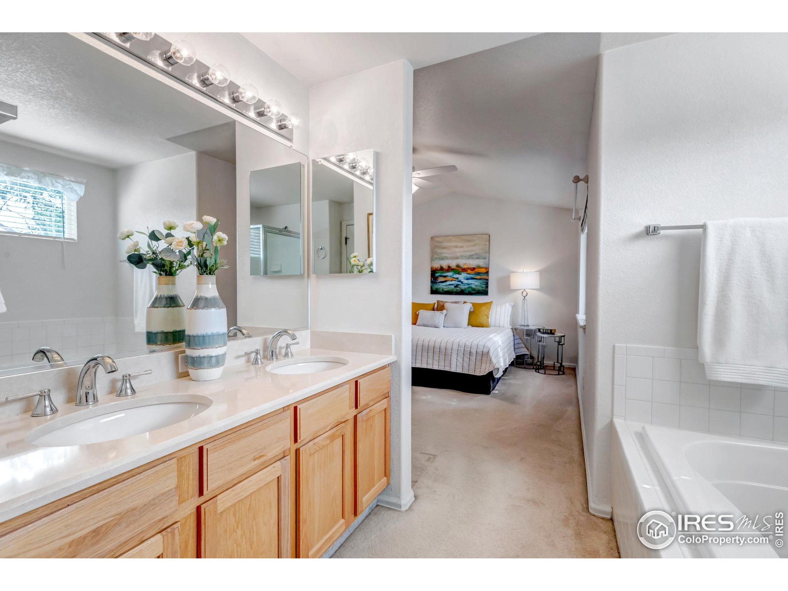 Longmont, Colorado, 80504, United States, 4 Bedrooms Bedrooms, ,3 BathroomsBathrooms,Residential,For Sale,1895647