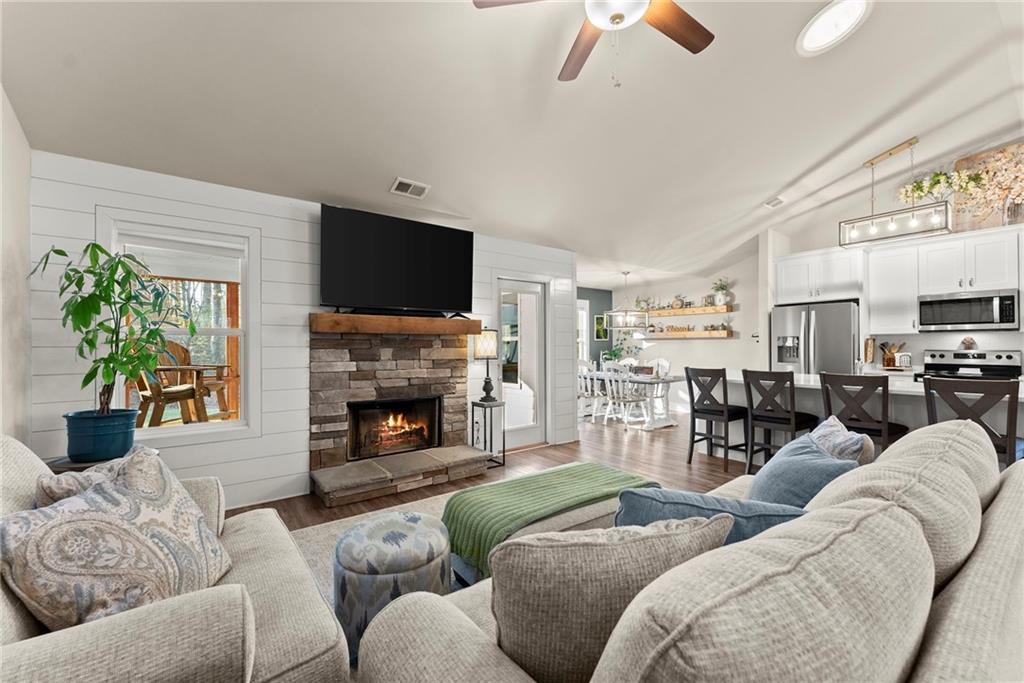 Cumming, Georgia, 30041, United States, 3 Bedrooms Bedrooms, ,2 BathroomsBathrooms,Residential,For Sale,2009266