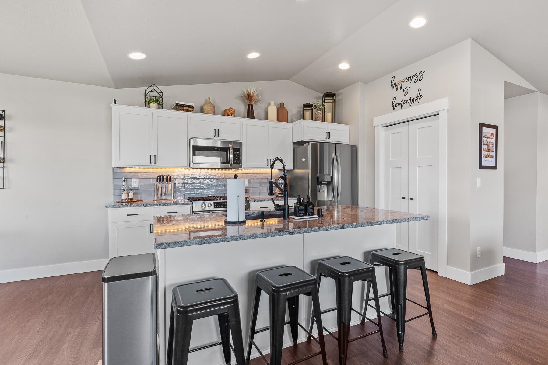 Greenacres, Washington, 99016, United States, 3 Bedrooms Bedrooms, ,2 BathroomsBathrooms,Residential,For Sale,1988561