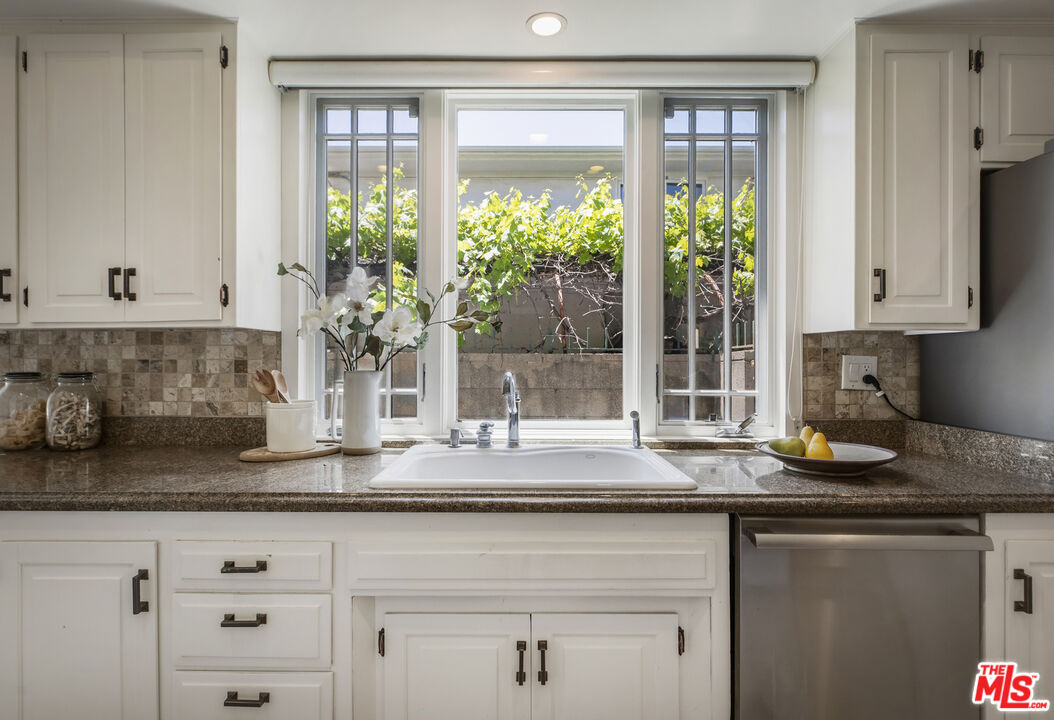 Los Angeles, California, 90027, United States, 4 Bedrooms Bedrooms, ,4 BathroomsBathrooms,Residential,For Sale,1918176