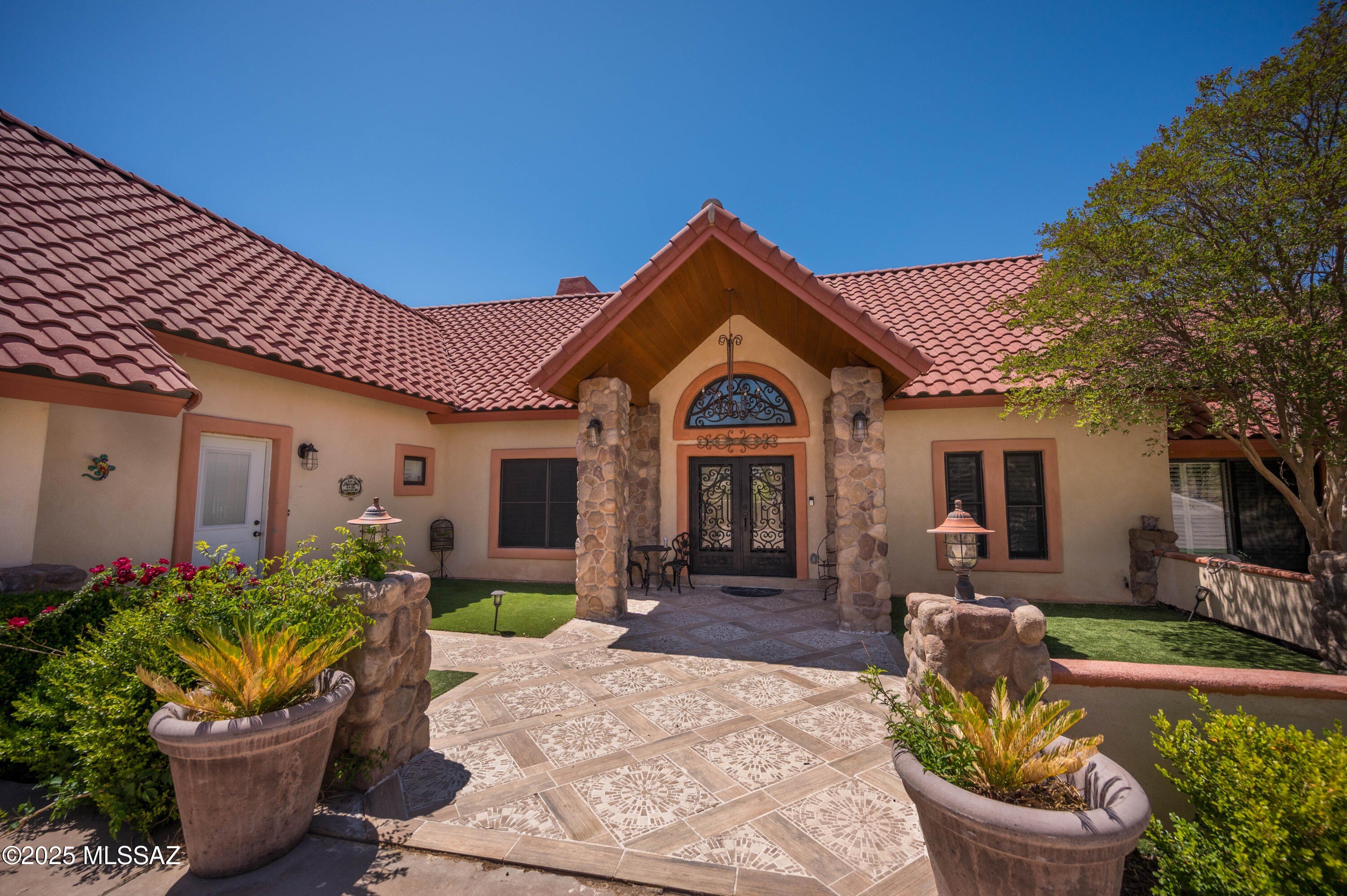 Nogales, Arizona, 85621, United States, 4 Bedrooms Bedrooms, ,4 BathroomsBathrooms,Residential,For Sale,1937023