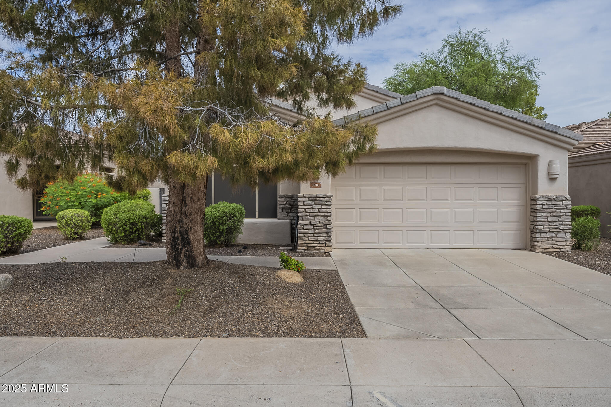 Phoenix, Arizona, 85042, United States, 3 Bedrooms Bedrooms, ,Residential,For Sale,1939131