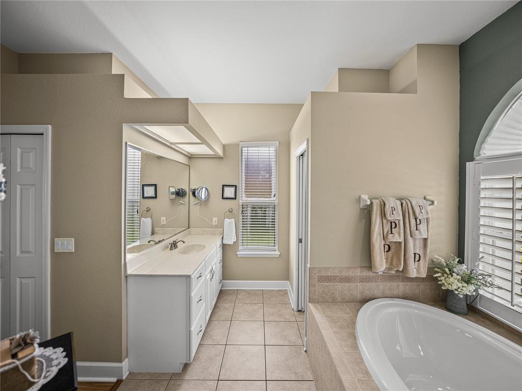 Lakeland, Florida, 33812, United States, 4 Bedrooms Bedrooms, ,3 BathroomsBathrooms,Residential,For Sale,1898596