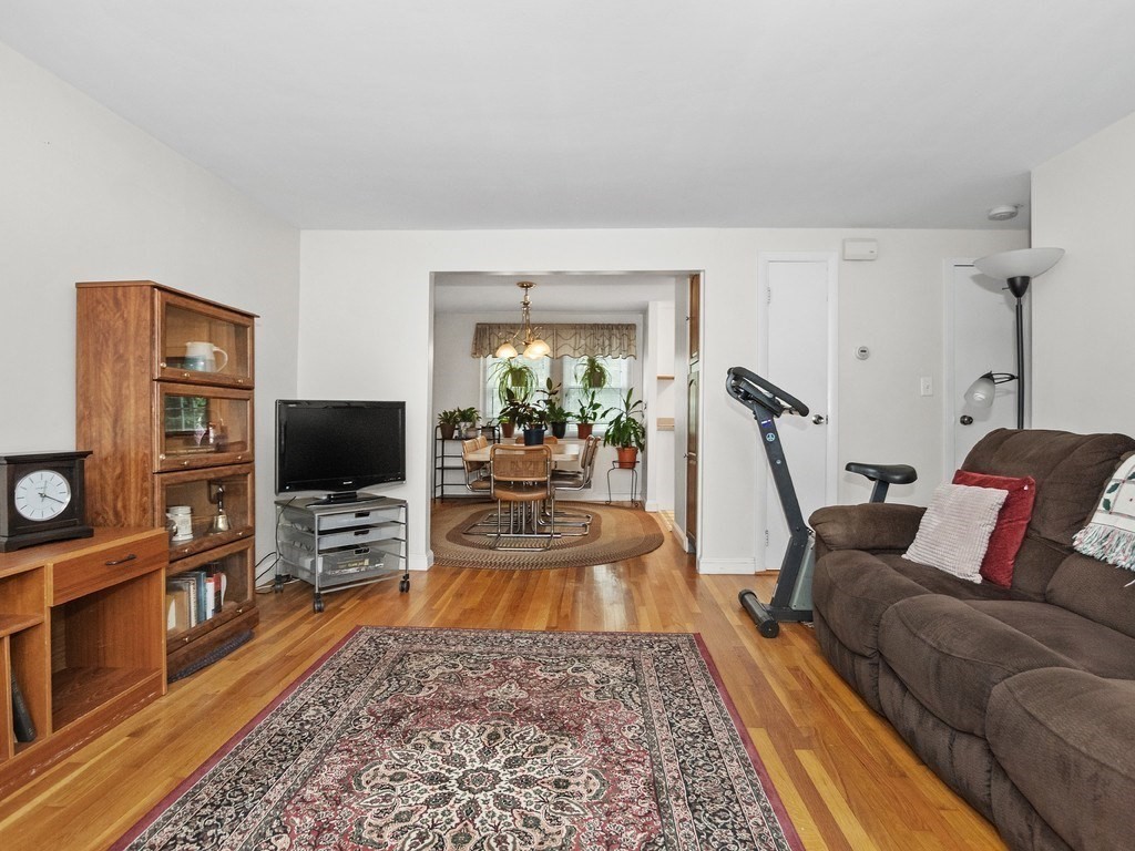 Waltham, Massachusetts, 02452, United States, 2 Bedrooms Bedrooms, ,2 BathroomsBathrooms,Residential,For Sale,1902655