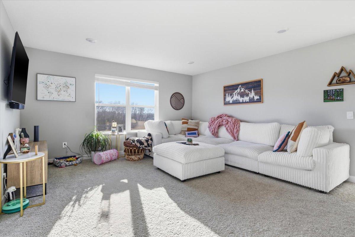 Prior Lake, Minnesota, 55352, United States, 5 Bedrooms Bedrooms, ,2 BathroomsBathrooms,Residential,For Sale,2000604