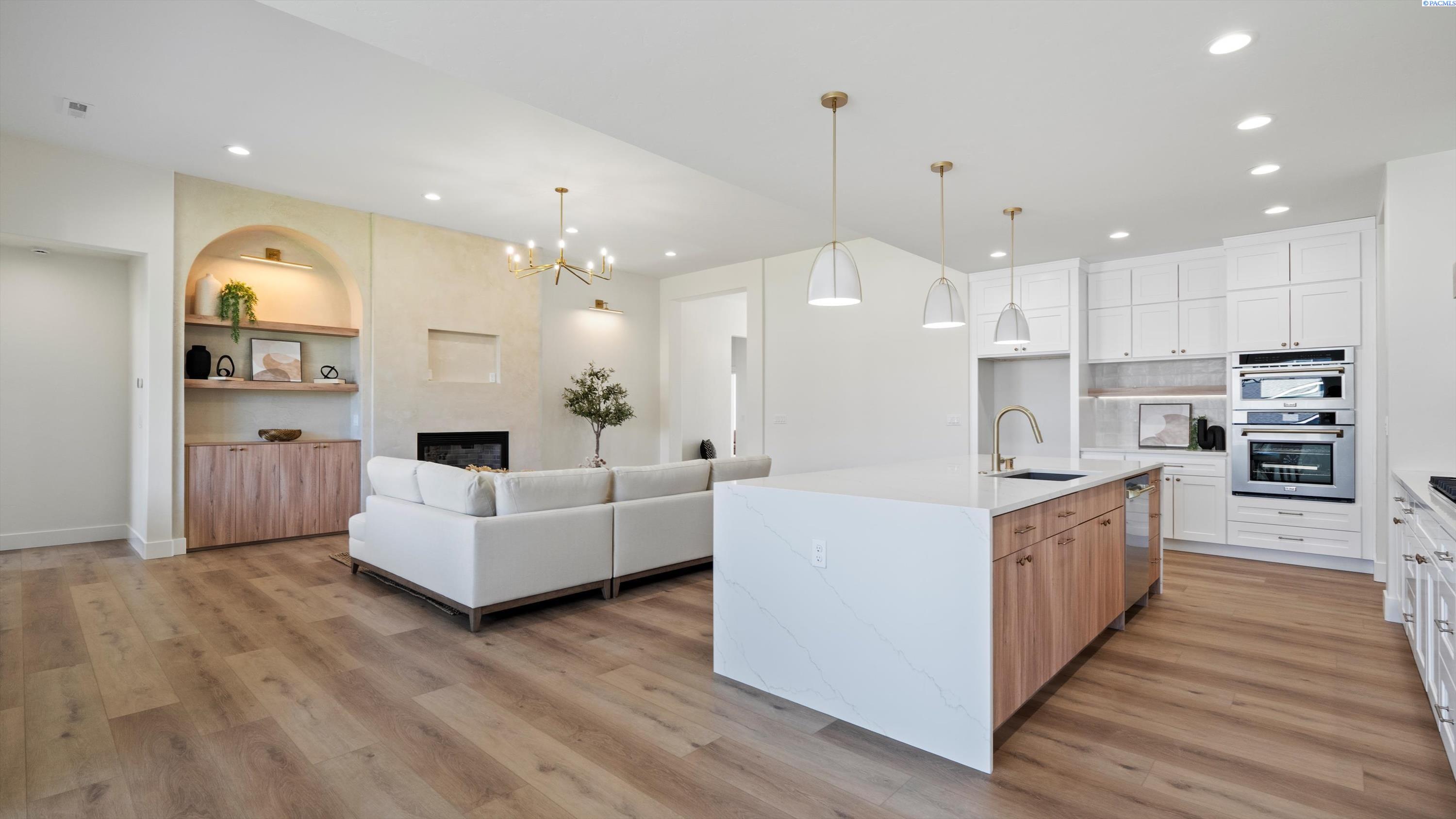 Richland, Washington, 99352, United States, 4 Bedrooms Bedrooms, ,3 BathroomsBathrooms,Residential,For Sale,1996125