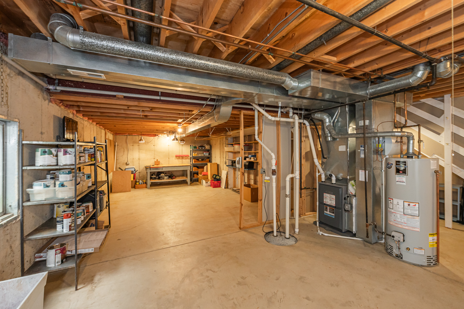  Beautifully Maintained Storybook Home - 物件實景