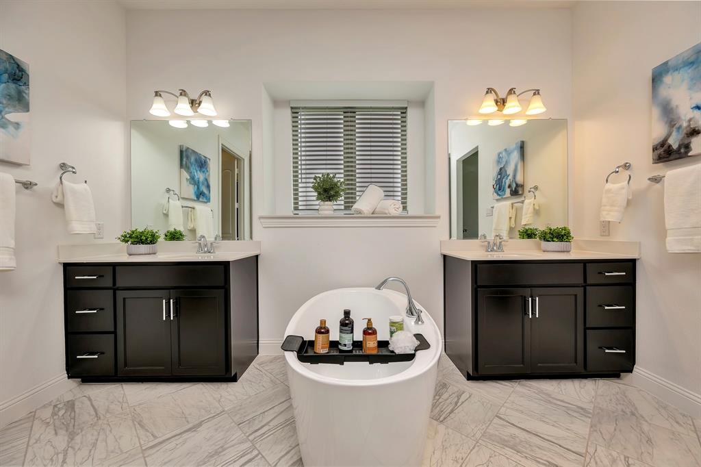 Rockwall, Texas, 75087, United States, 4 Bedrooms Bedrooms, ,6 BathroomsBathrooms,Residential,For Sale,1795252