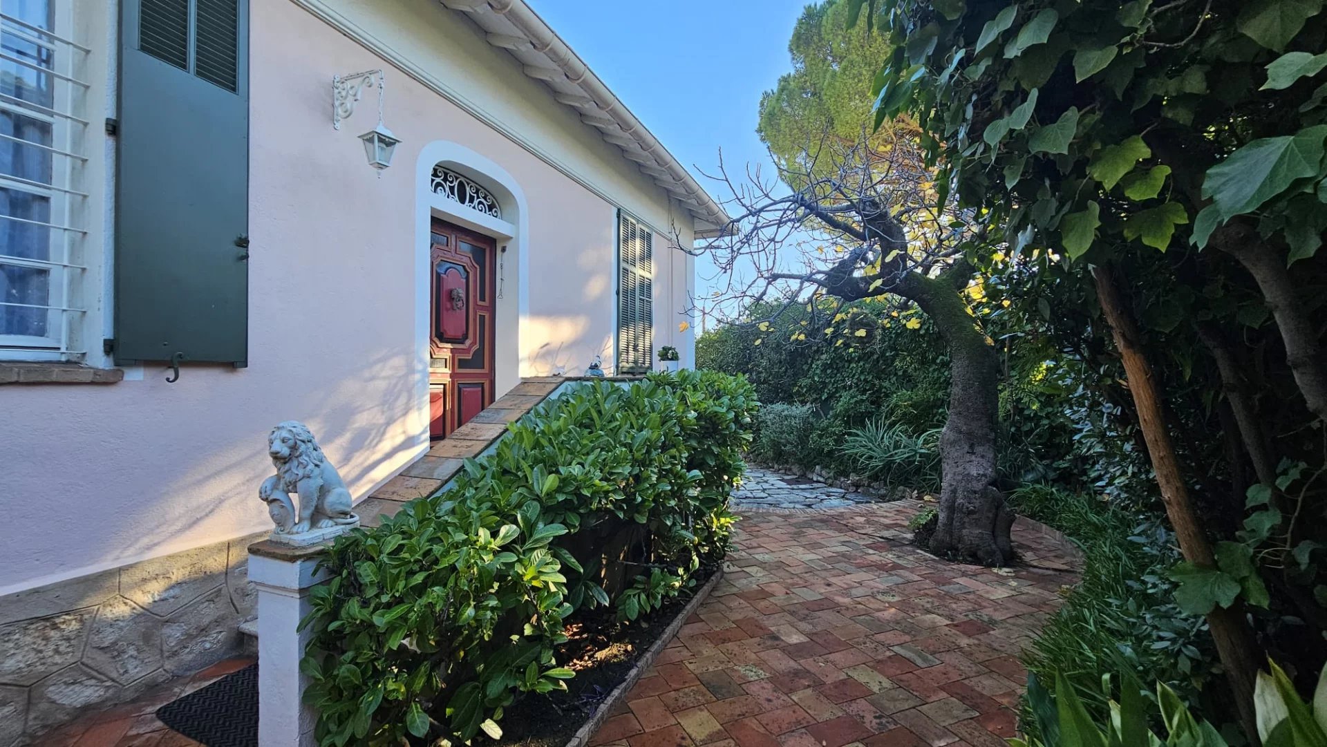 Cannes, Provence-Alpes-Côte d’Azur, 06400, FR, 2 Bedrooms Bedrooms, ,Residential,For Sale,1994438