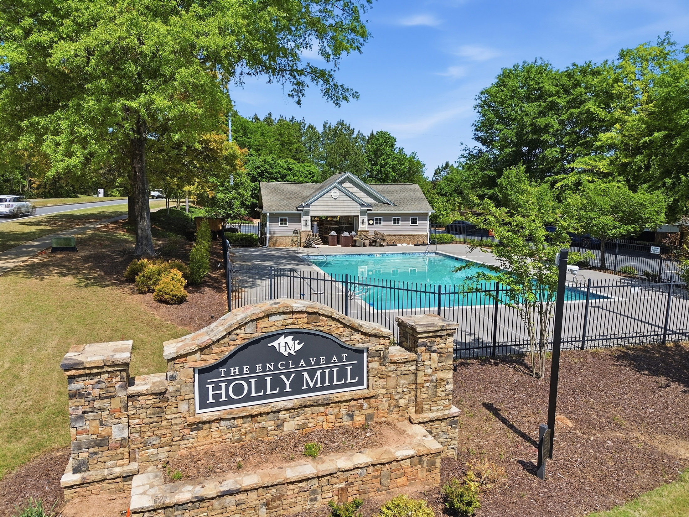  Located in the Sought-After and Low-Maintenance Enclave at Holly Mill Community - 物件實景