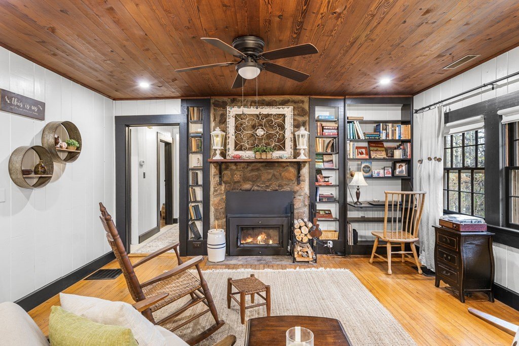 Brasstown, North Carolina, 28902, United States, 3 Bedrooms Bedrooms, ,3 BathroomsBathrooms,Residential,For Sale,1986118