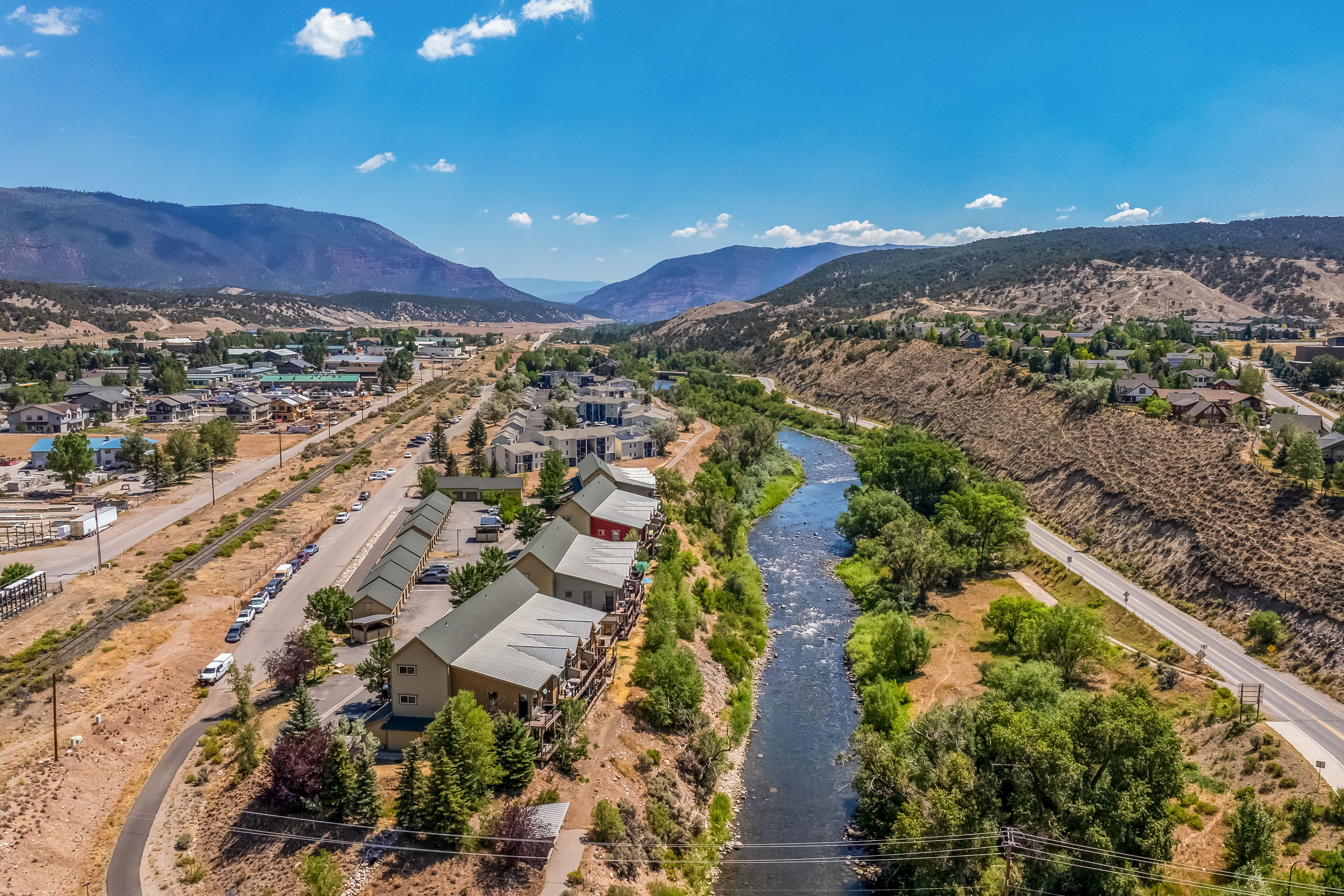  Riverfront Living on the Banks of the Eagle River - 物件實景
