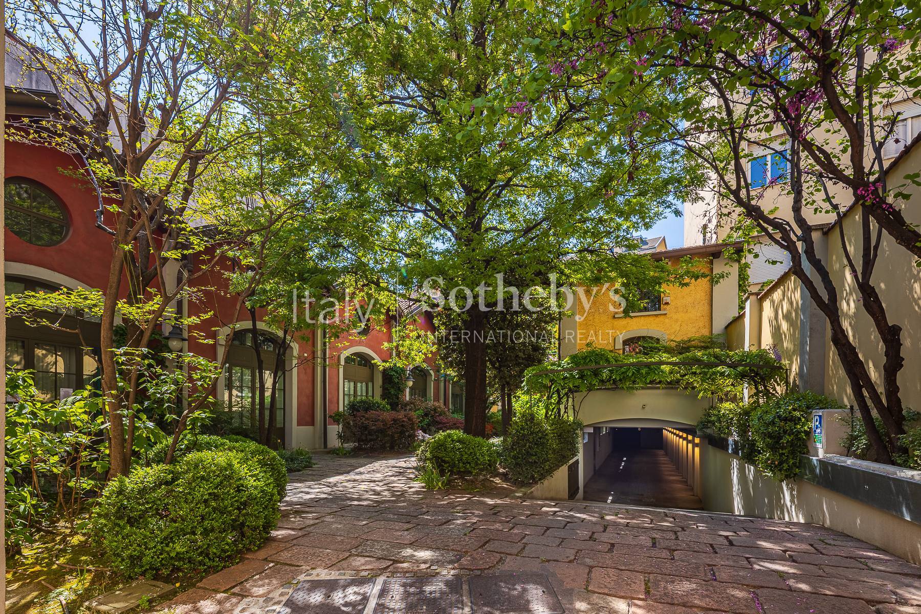  A refined residence in a private setting - 物件實景