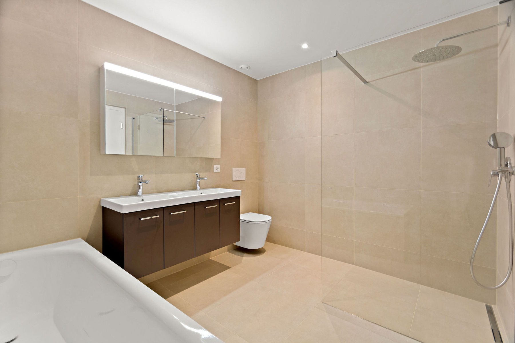  Treat yourself to a modern and peaceful living environment close to downtown - 物件實景
