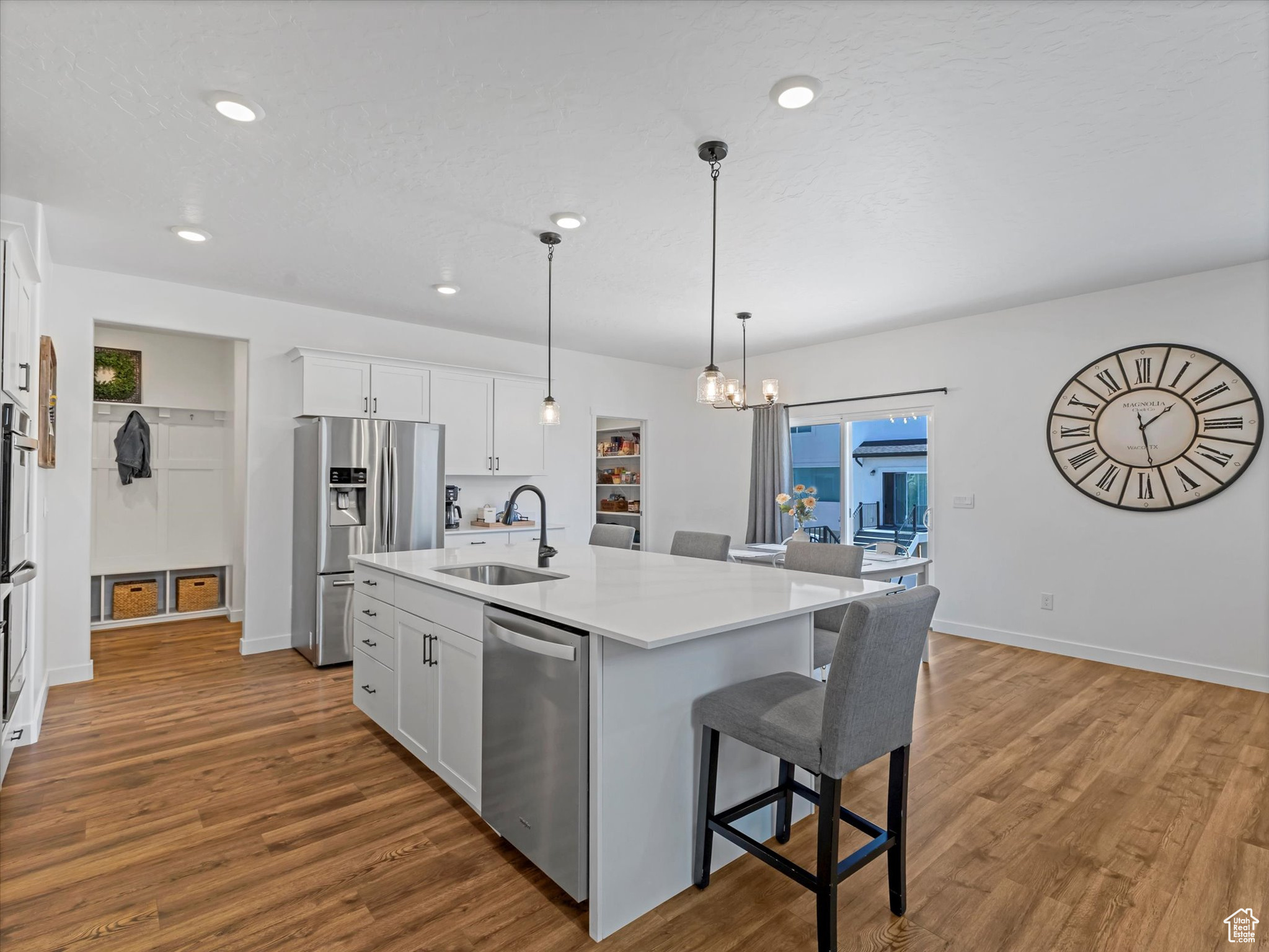 Syracuse, Utah, 84075, United States, 4 Bedrooms Bedrooms, ,3 BathroomsBathrooms,Residential,For Sale,1907244