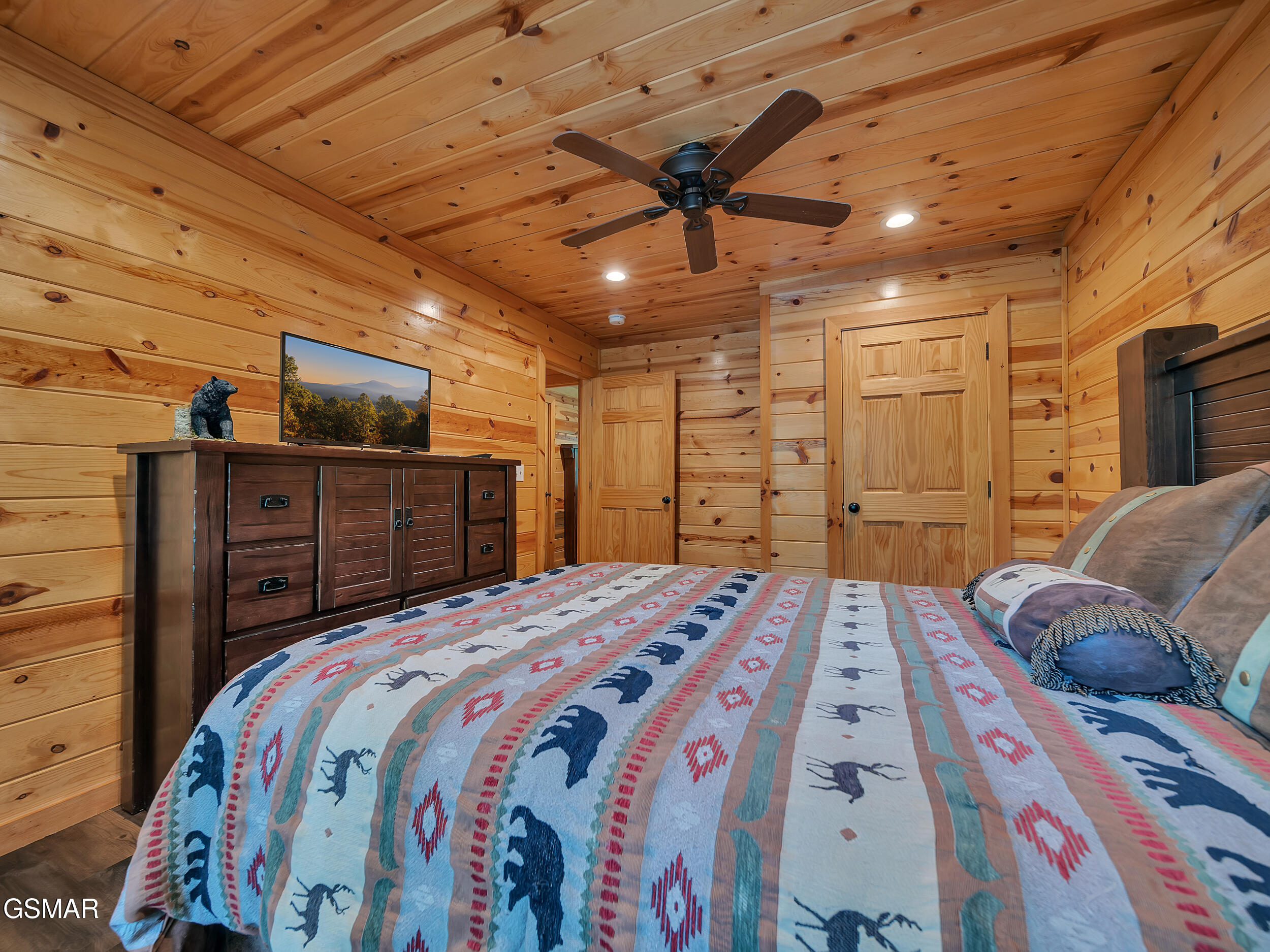 Pigeon Forge, Tennessee, 37876, United States, 4 Bedrooms Bedrooms, ,4 BathroomsBathrooms,Residential,For Sale,1944632