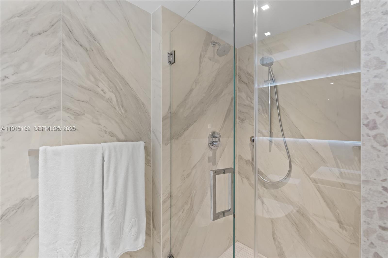 Miami Beach, Florida, 33140, United States, 5 Bedrooms Bedrooms, ,5 BathroomsBathrooms,Residential,For Sale,1997515