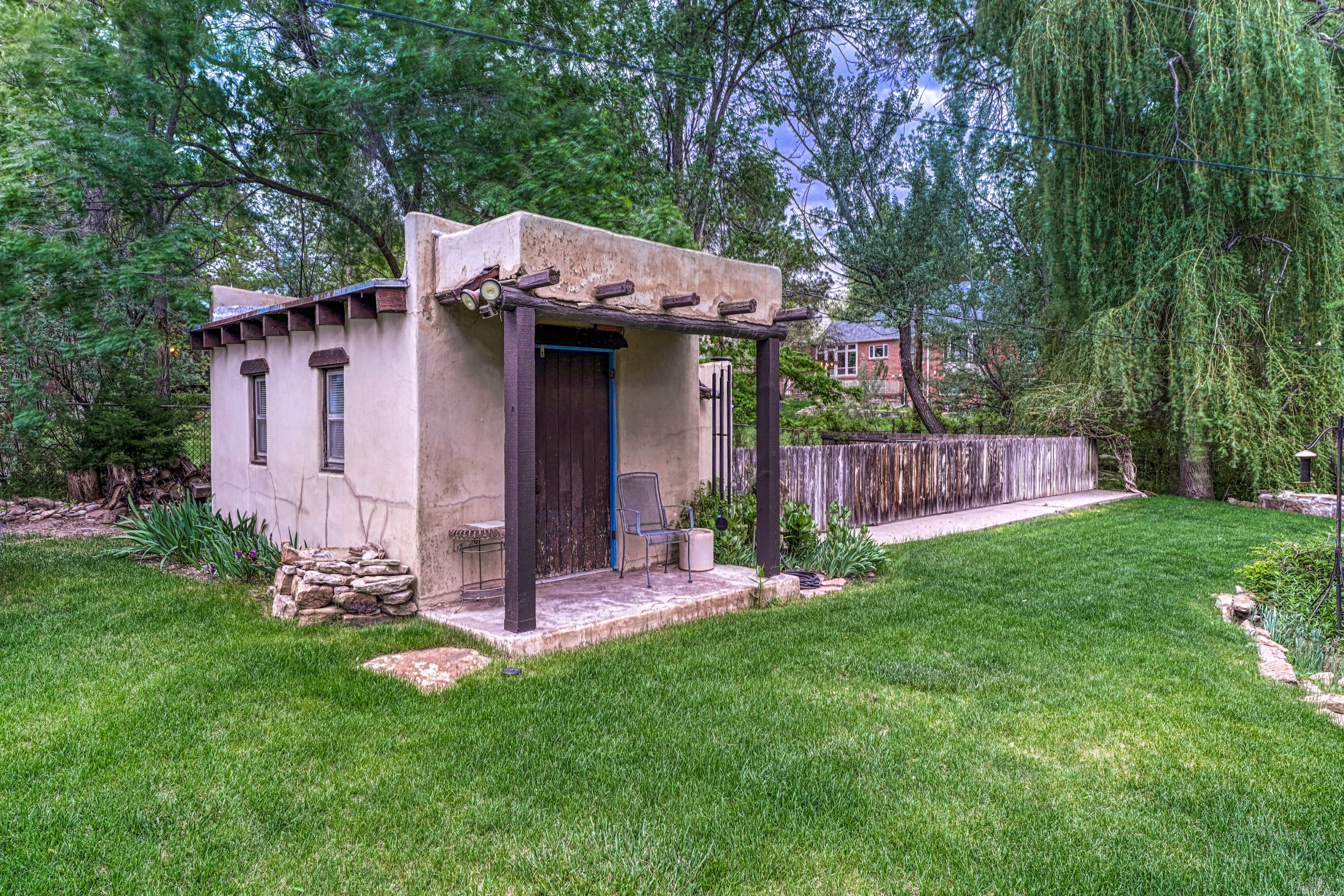  Introducing the Harold Florman House, a Rare and Authentic 1939 Pueblo Revival - 物件實景