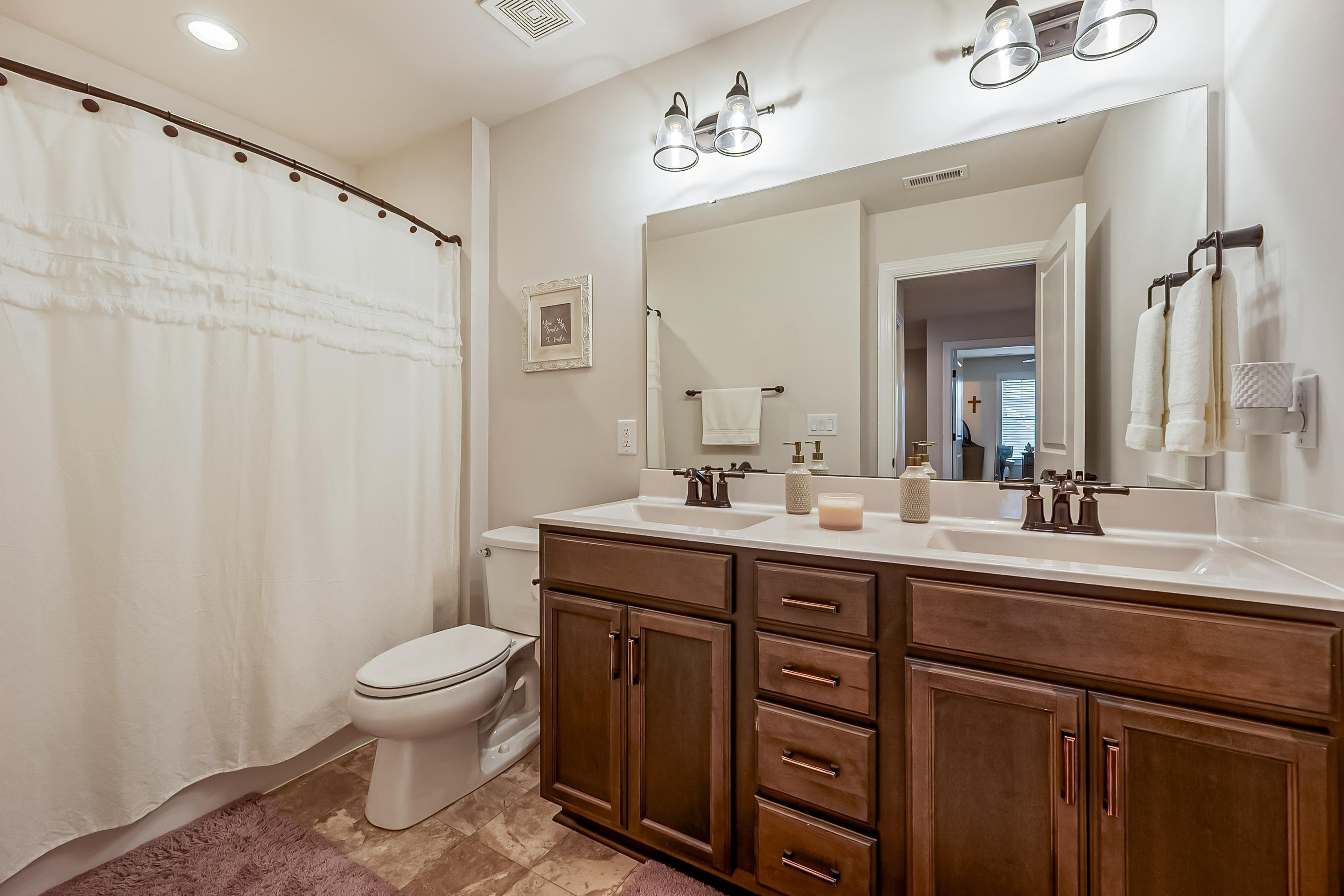 Christiansburg, Virginia, 24073, United States, 4 Bedrooms Bedrooms, ,5 BathroomsBathrooms,Residential,For Sale,1903895