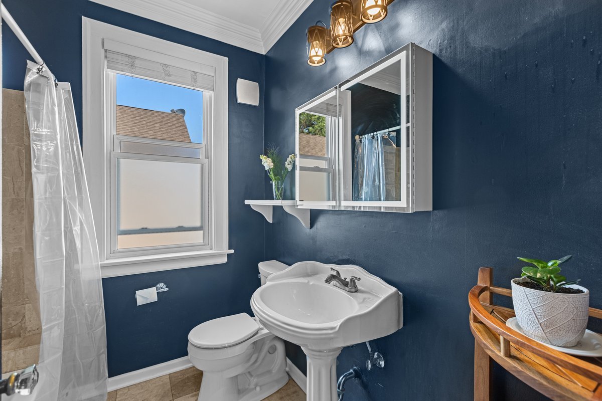 Elmwood Park, Illinois, 60707, United States, 5 Bedrooms Bedrooms, ,3 BathroomsBathrooms,Residential,For Sale,1916945