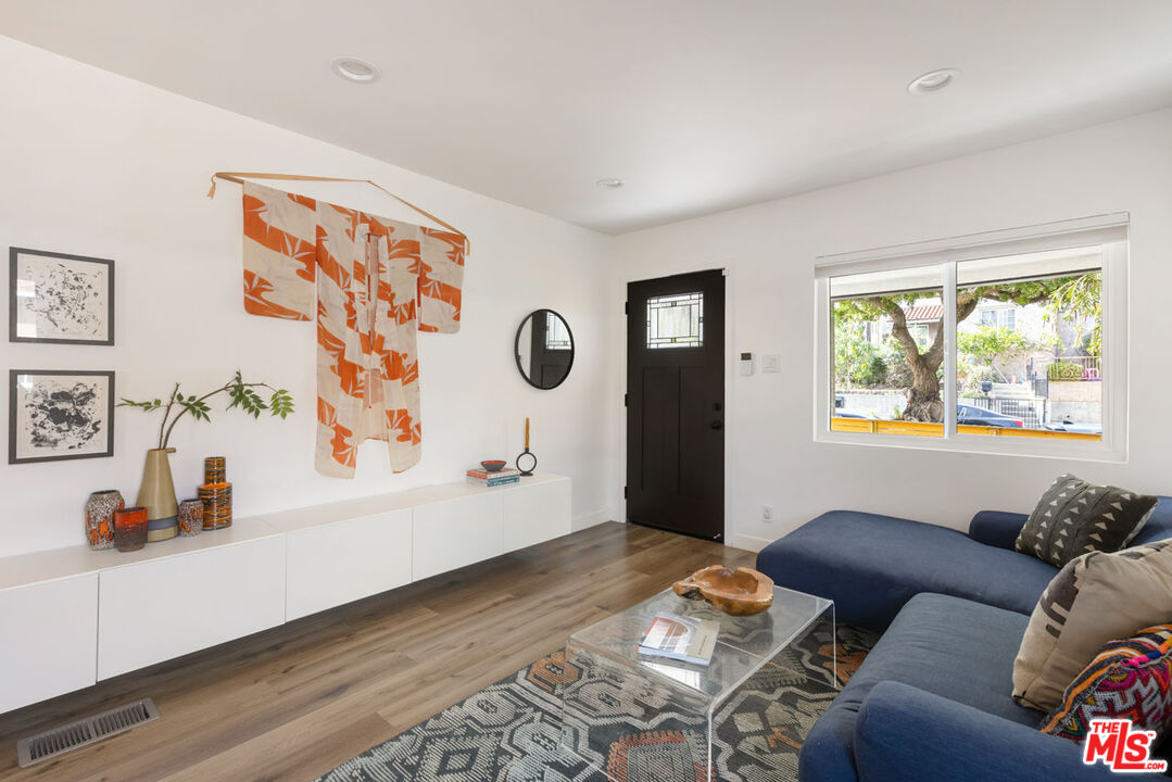 Los Angeles, California, 90032, United States, 3 Bedrooms Bedrooms, ,1 BathroomBathrooms,Residential,For Sale,1992073