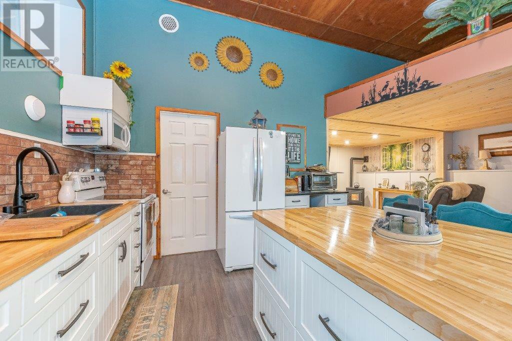 MALAKWA, British Columbia, V0E 2J0, CA, 2 Bedrooms Bedrooms, ,Residential,For Sale,1839032
