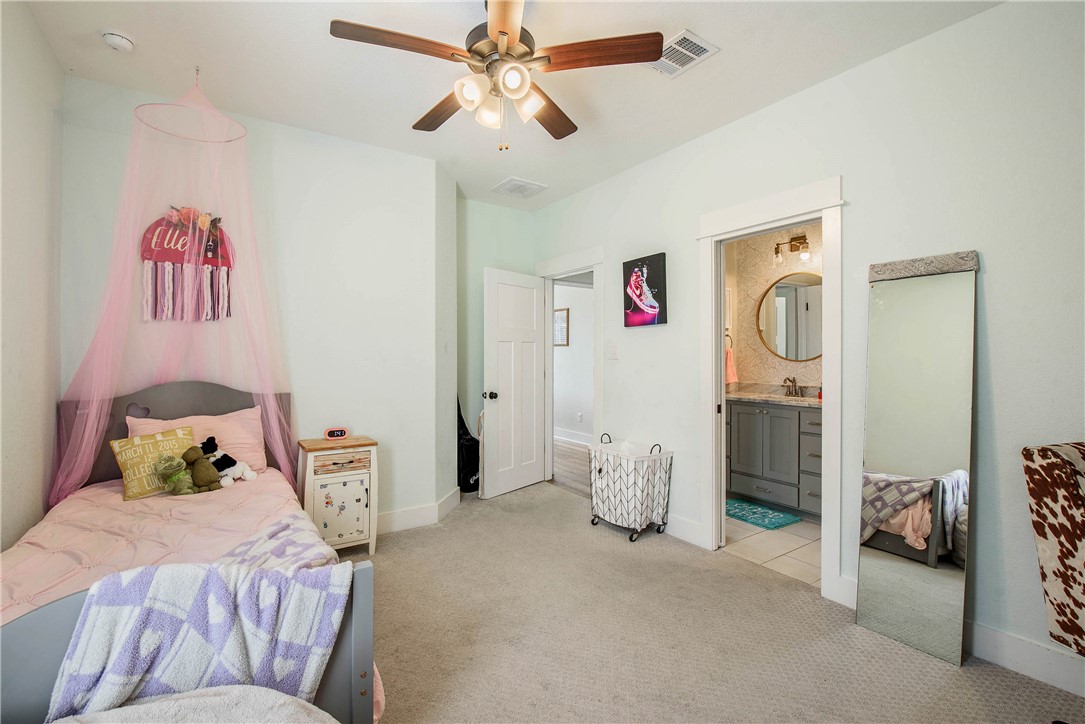 College Station, Texas, 77845, United States, 4 Bedrooms Bedrooms, ,3 BathroomsBathrooms,Residential,For Sale,1937242