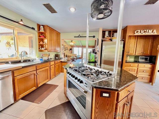 El Cajon, California, 92020, United States, 5 Bedrooms Bedrooms, ,4 BathroomsBathrooms,Residential,For Sale,1983564