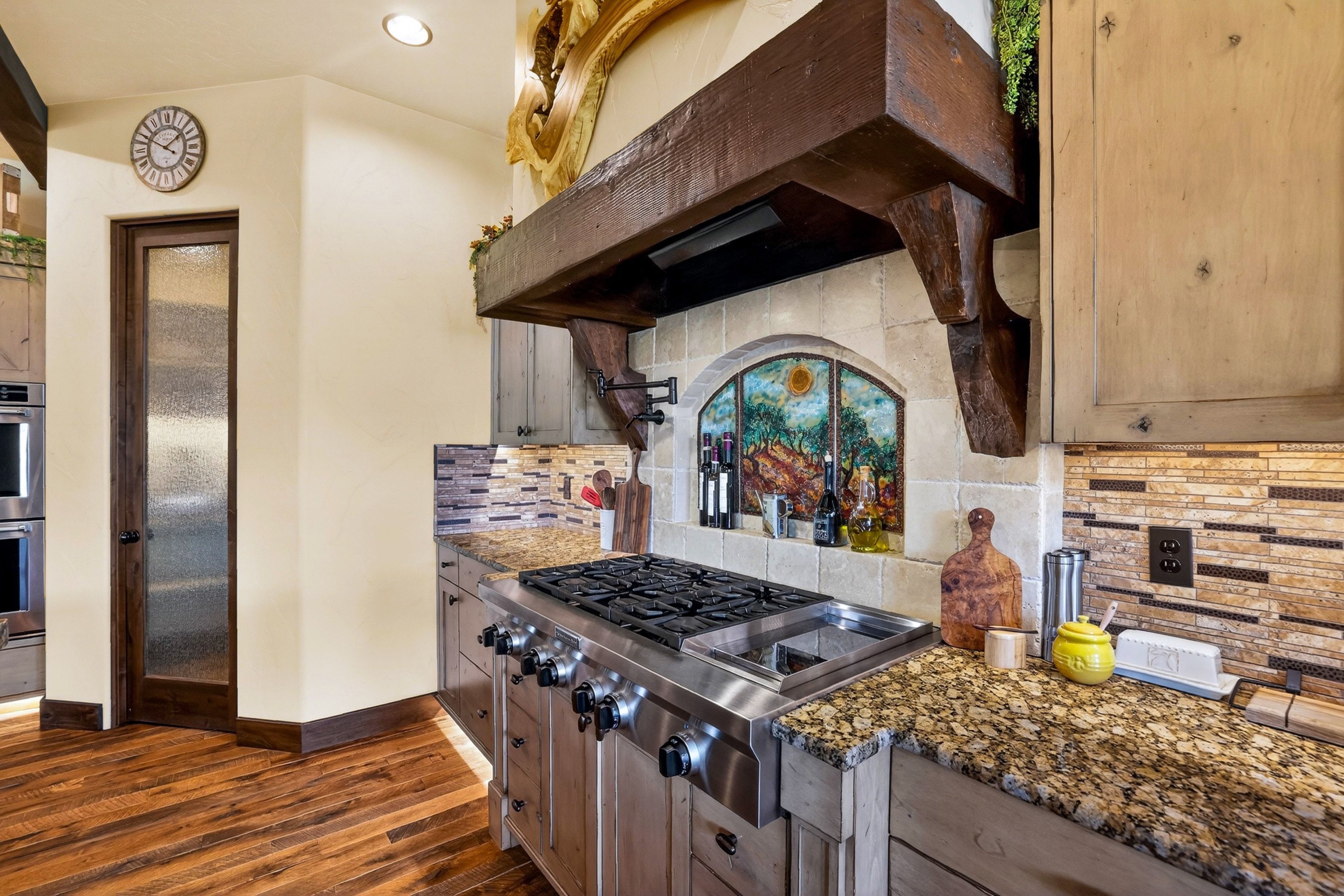  Stunning Home with Payette River Frontage on 2.66 Acres in McCall, Idaho - 物件實景