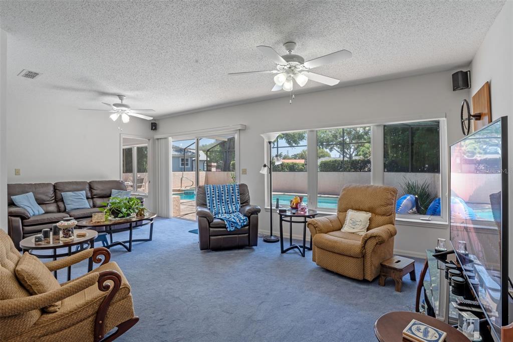 Orlando, Florida, 32817, United States, 4 Bedrooms Bedrooms, ,4 BathroomsBathrooms,Residential,For Sale,1821453
