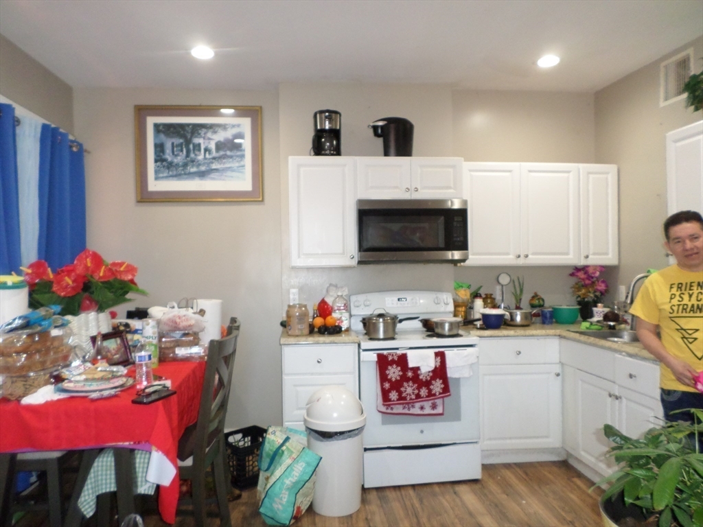 Chelsea, Massachusetts, 02150, United States, 17 Bedrooms Bedrooms, ,3 BathroomsBathrooms,Residential,For Sale,2040418